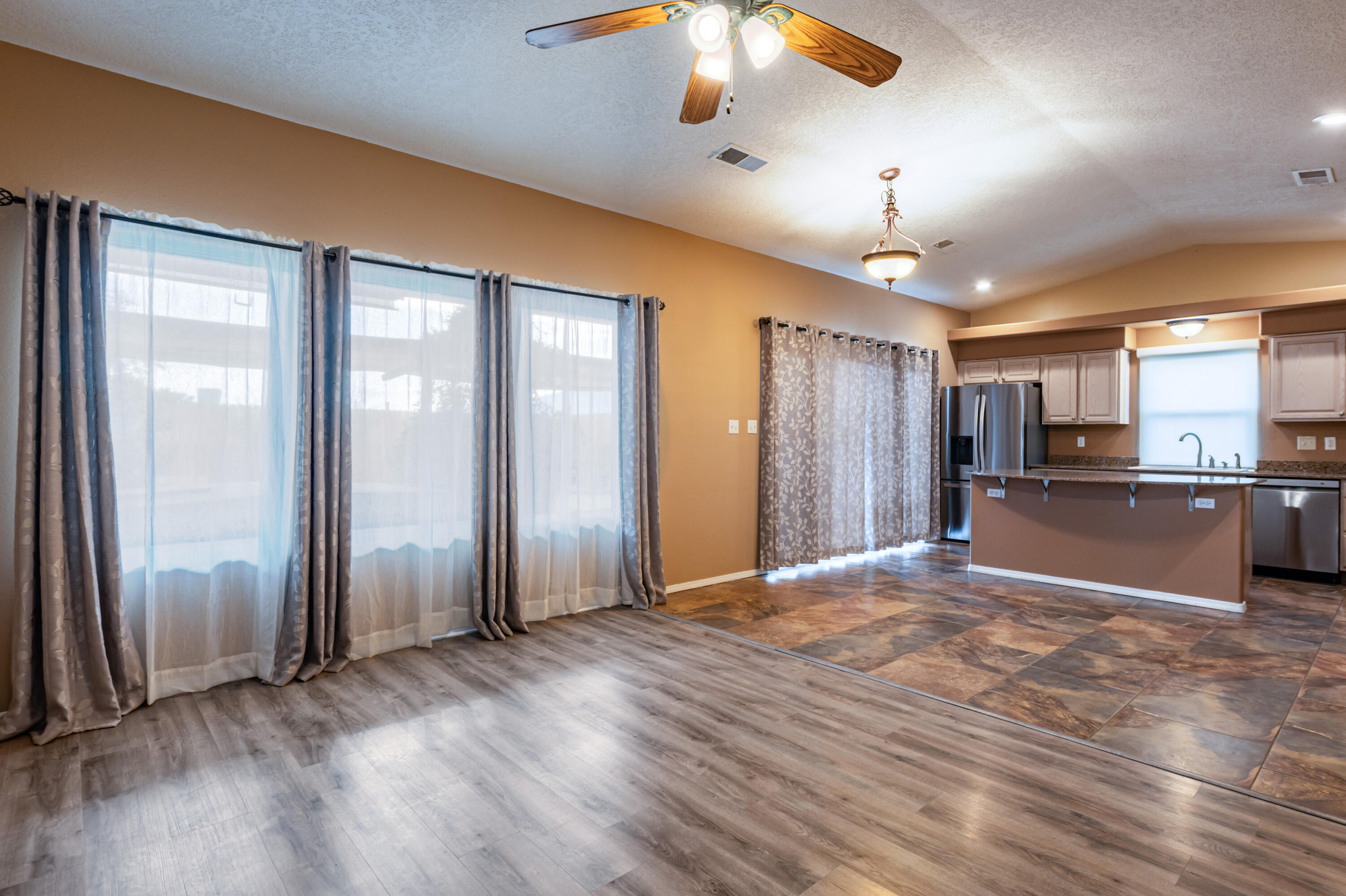 Photo 2 — 6921 Glen Hills Drive NE