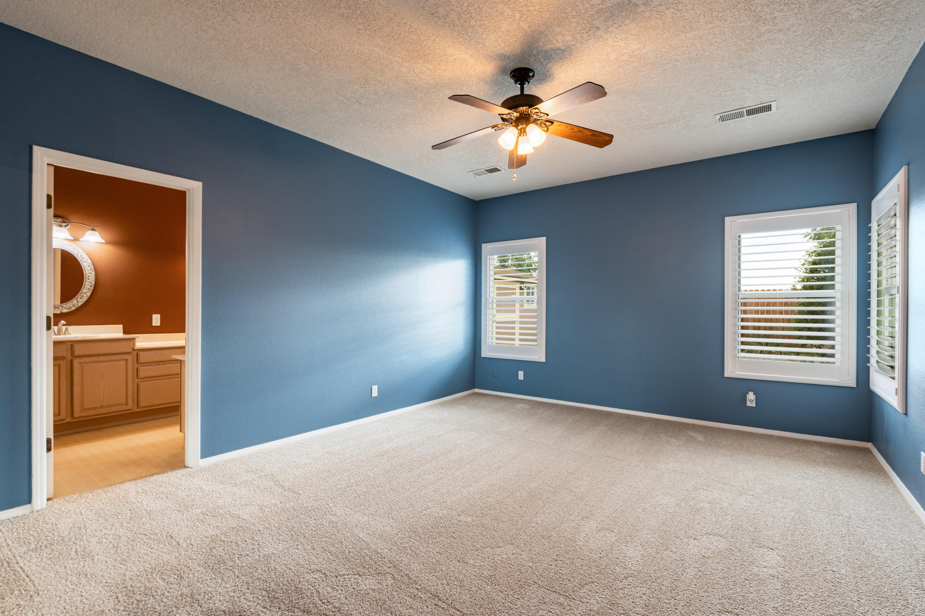 Photo 12 — 6921 Glen Hills Drive NE