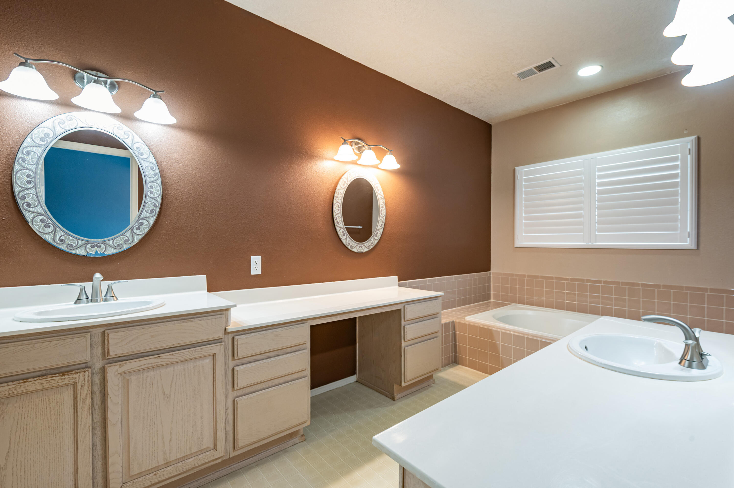 Photo 15 — 6921 Glen Hills Drive NE