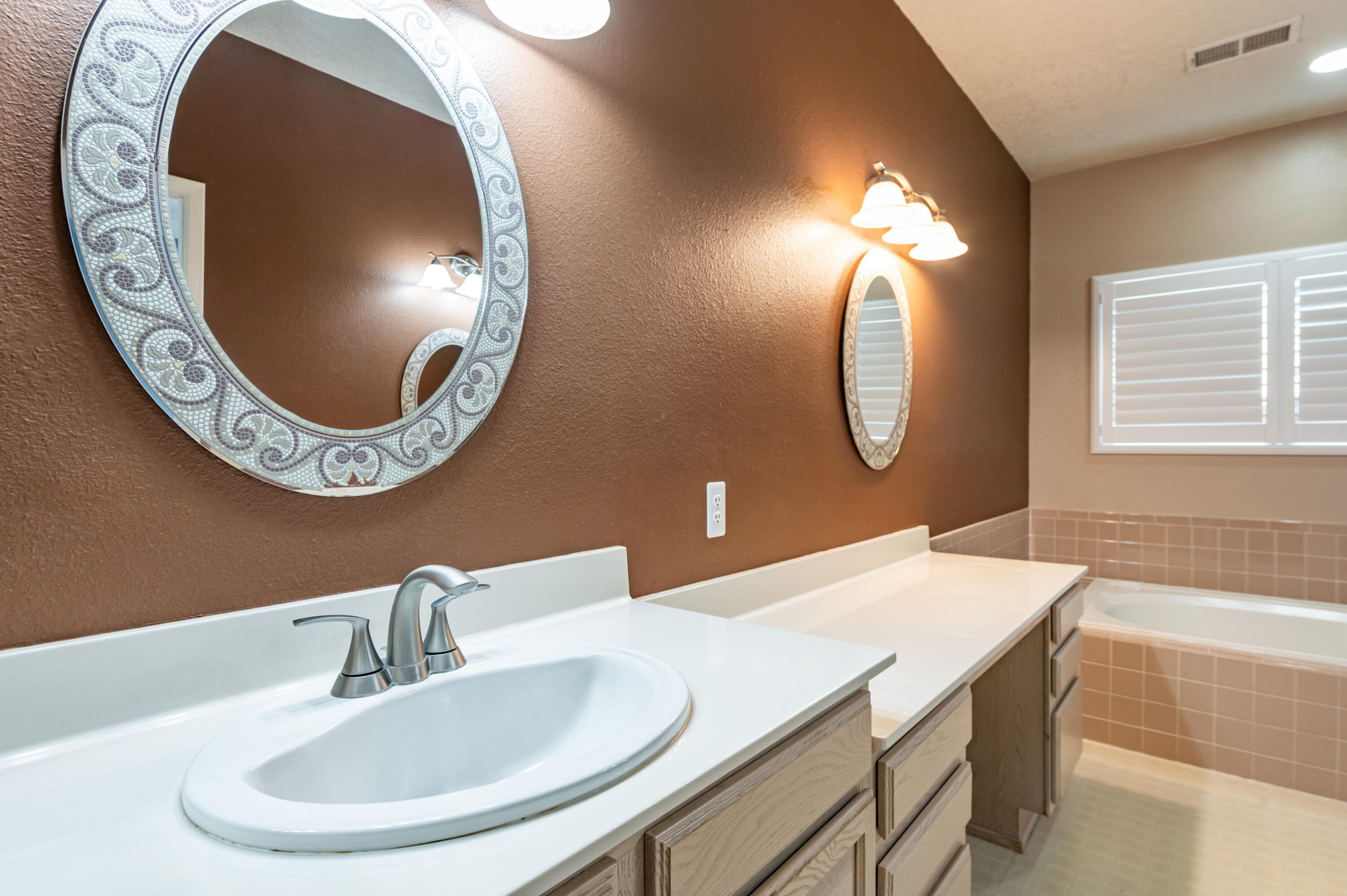 Photo 16 — 6921 Glen Hills Drive NE