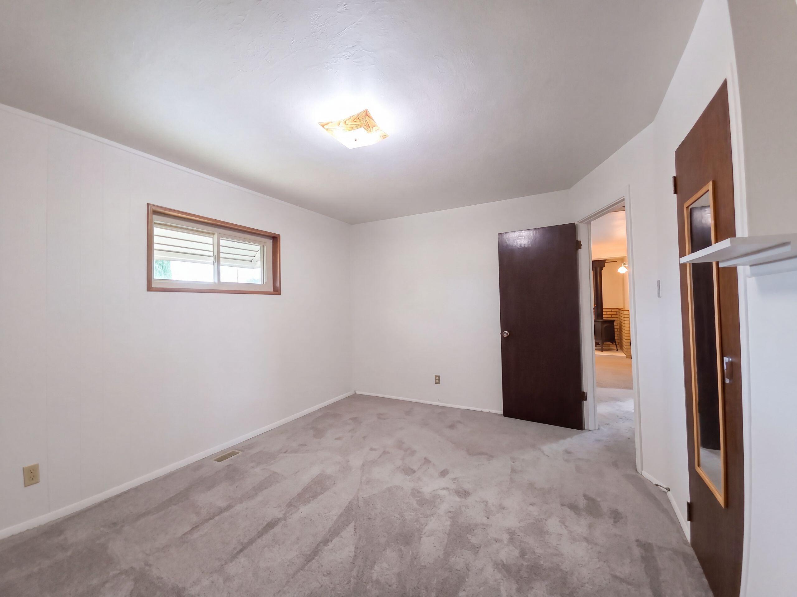 Photo 9 — 9222 Aztec Road NE
