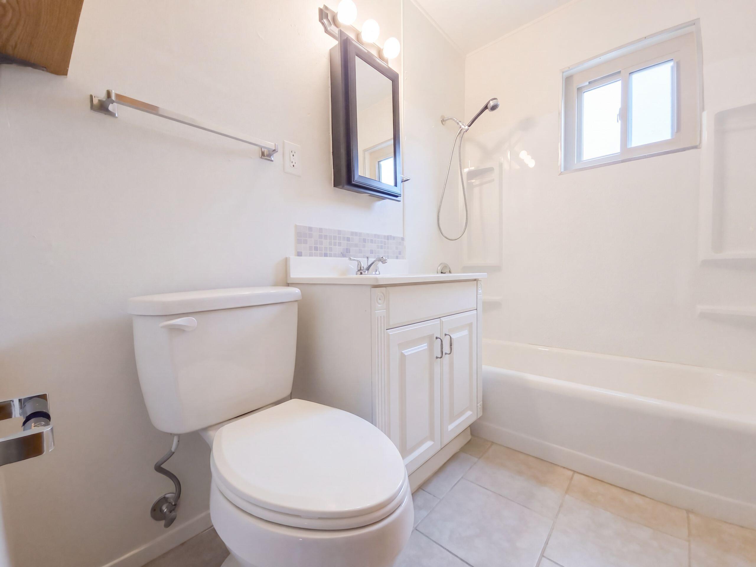 Photo 8 — 9222 Aztec Road NE