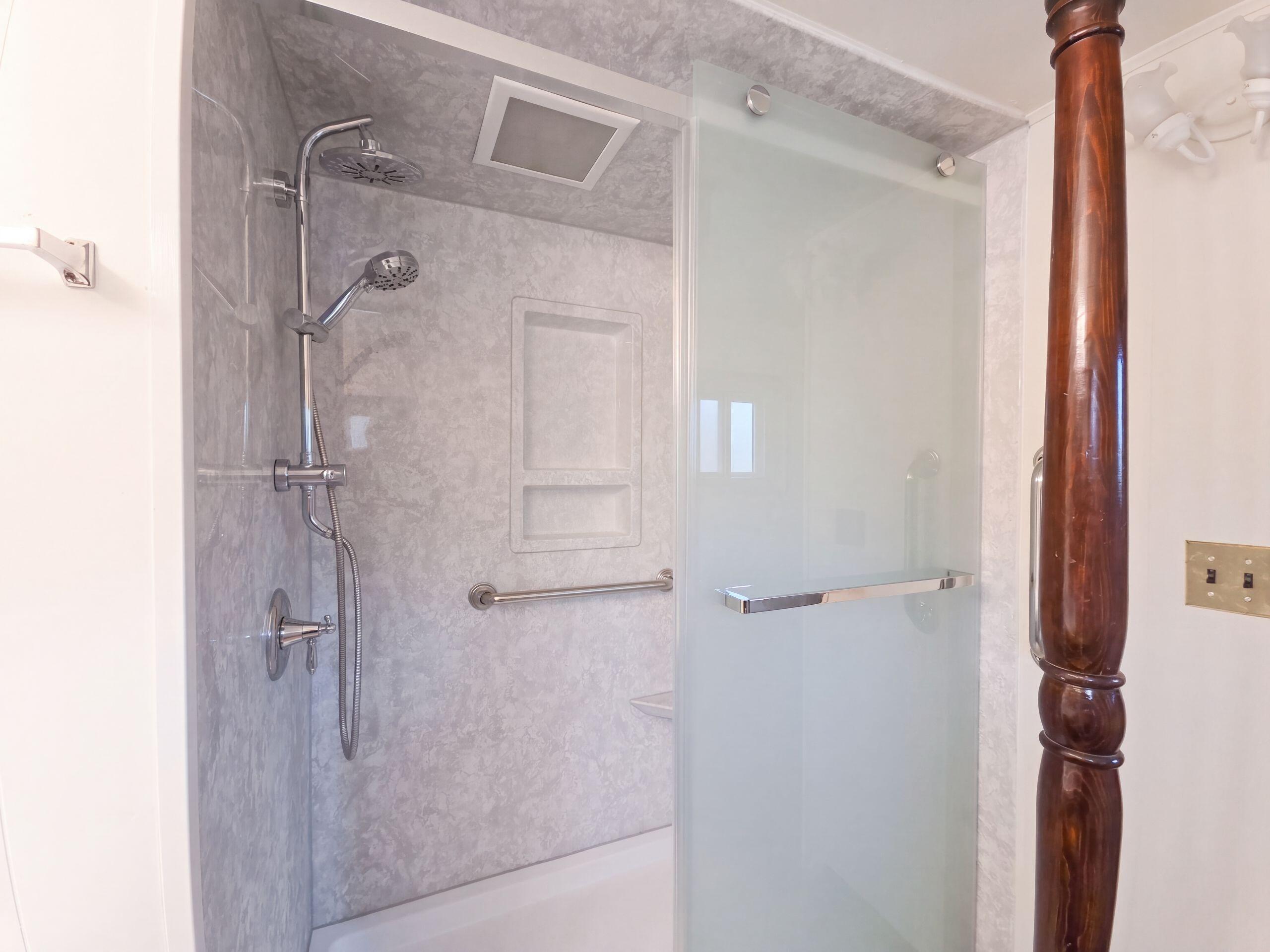 Photo 5 — 9222 Aztec Road NE