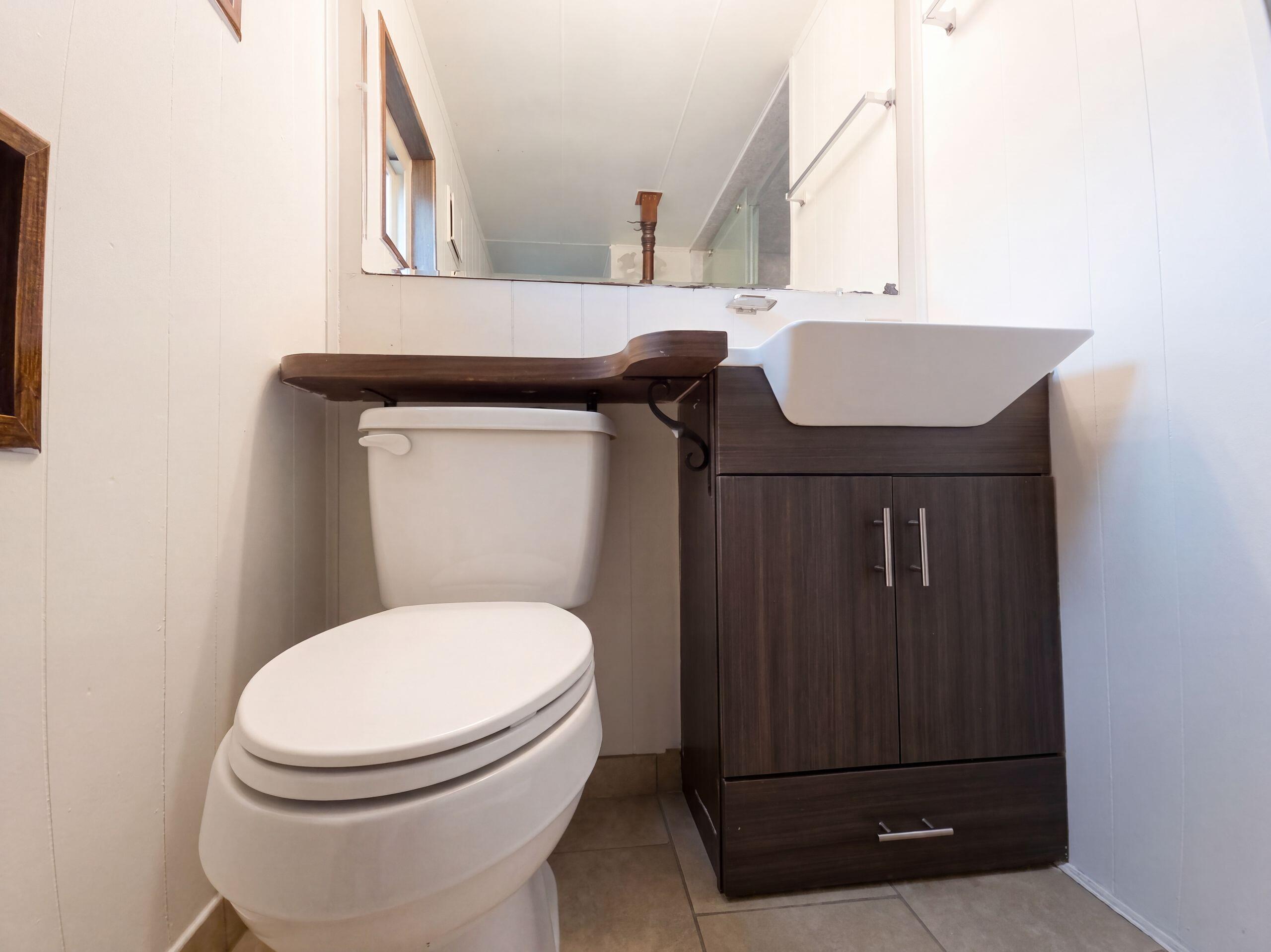 Photo 4 — 9222 Aztec Road NE