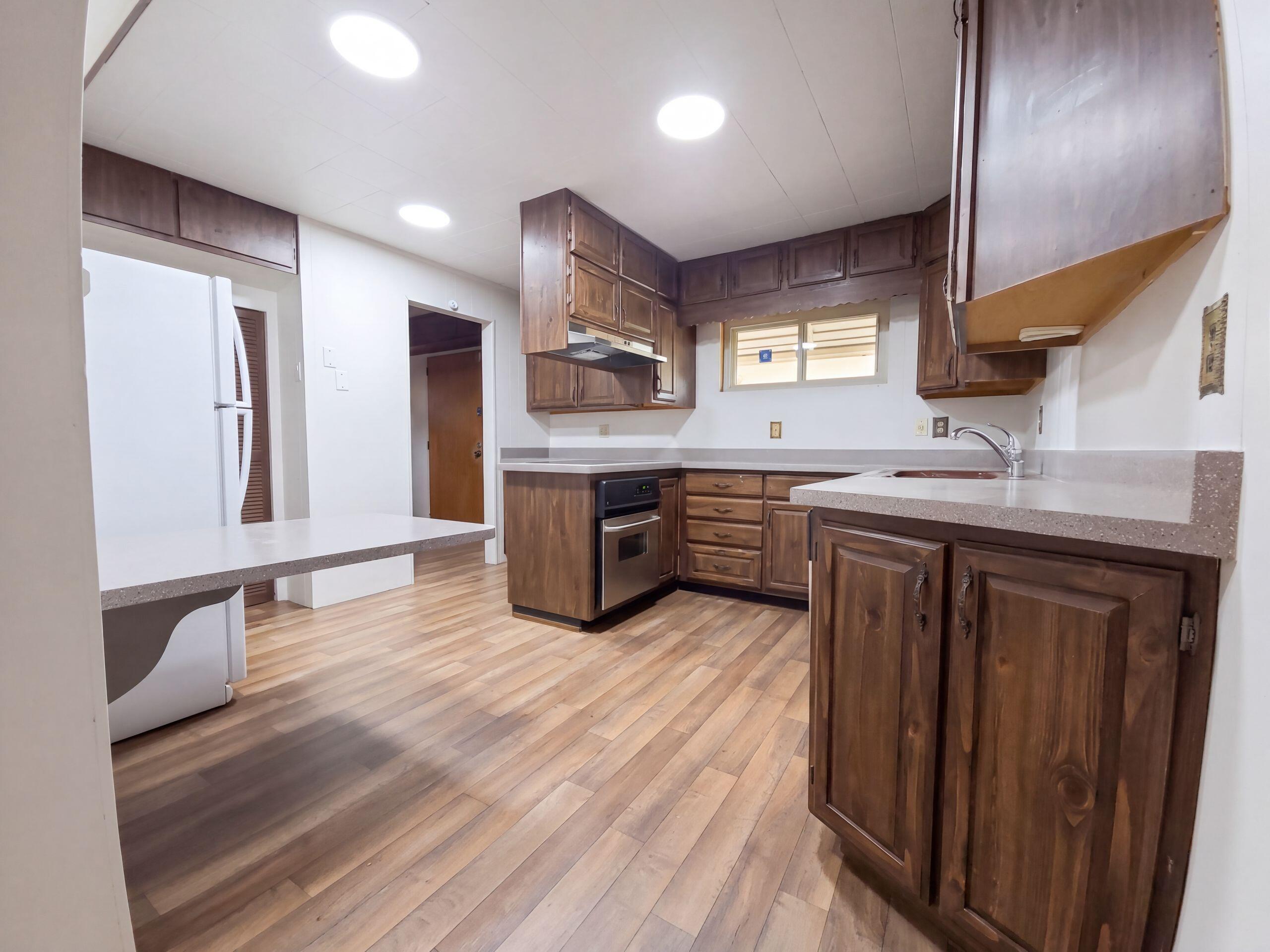 Photo 17 — 9222 Aztec Road NE