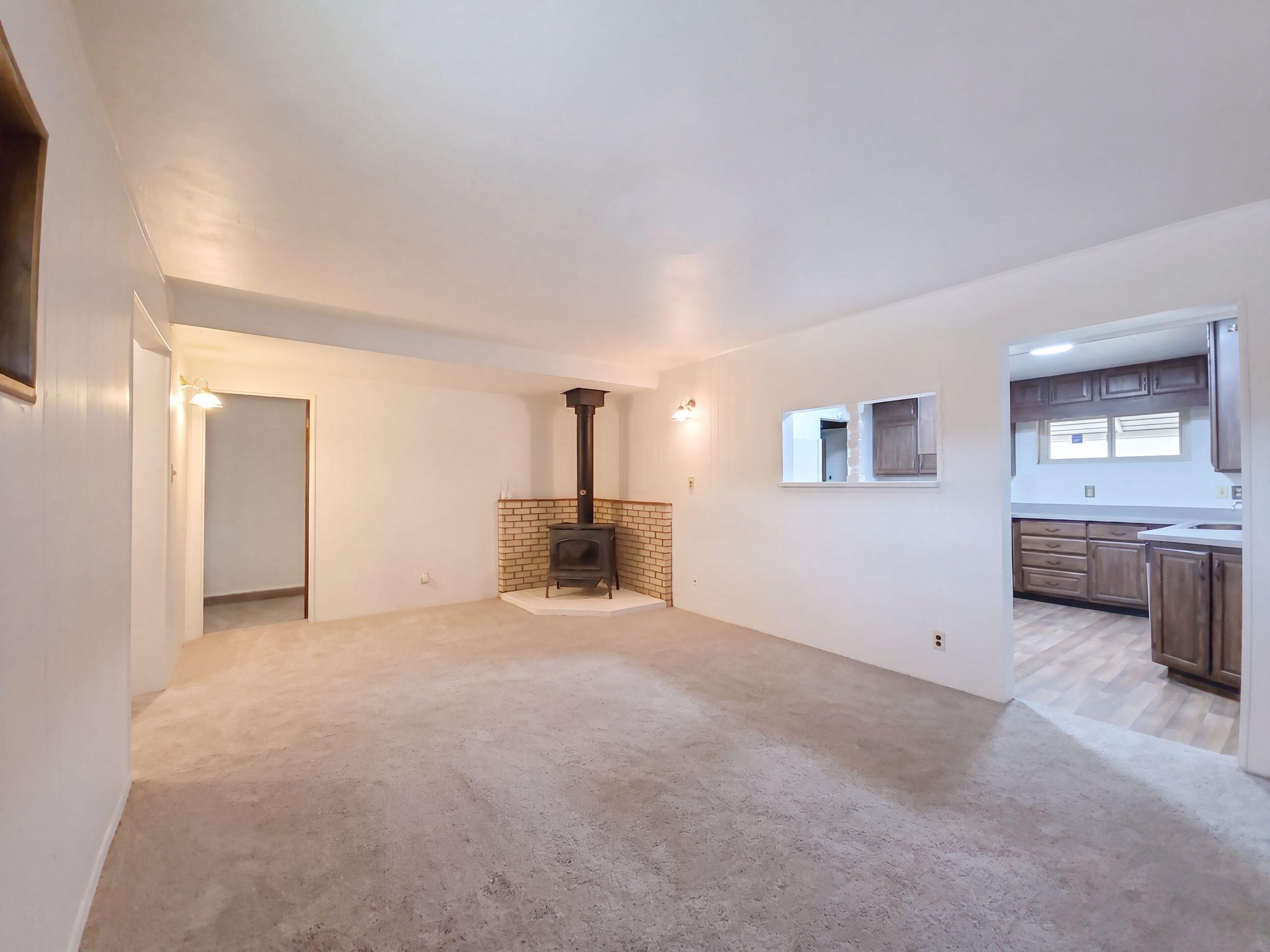 Photo 16 — 9222 Aztec Road NE