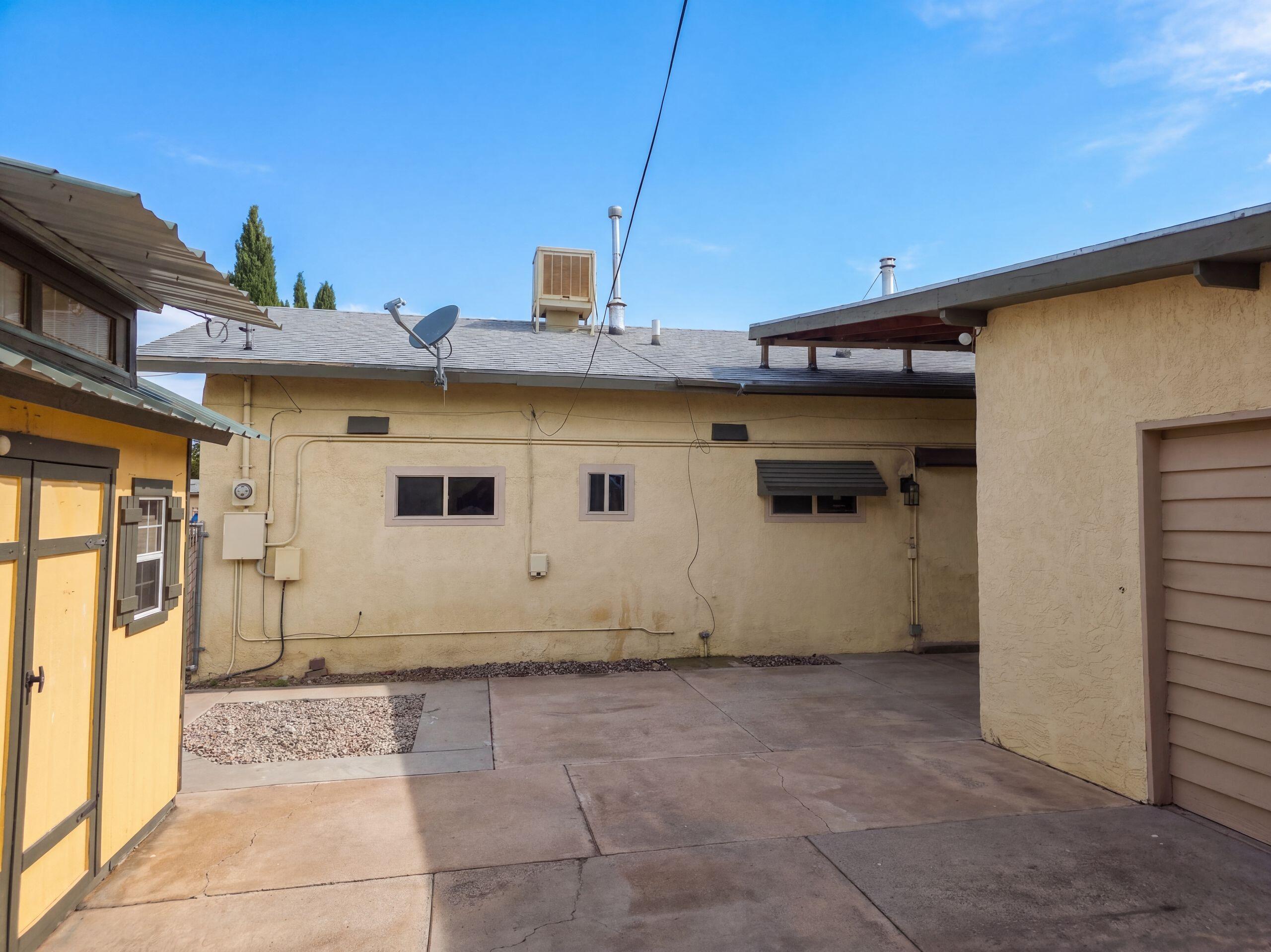 Photo 14 — 9222 Aztec Road NE