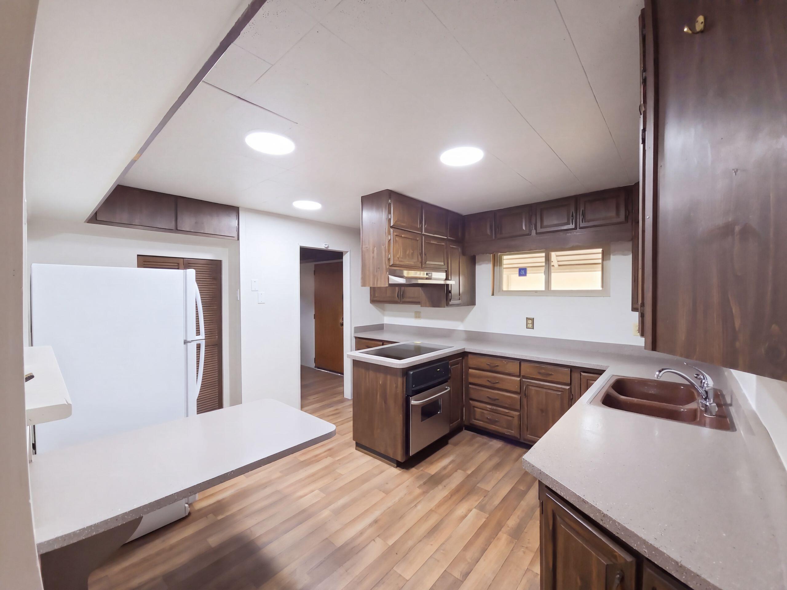 Photo 13 — 9222 Aztec Road NE