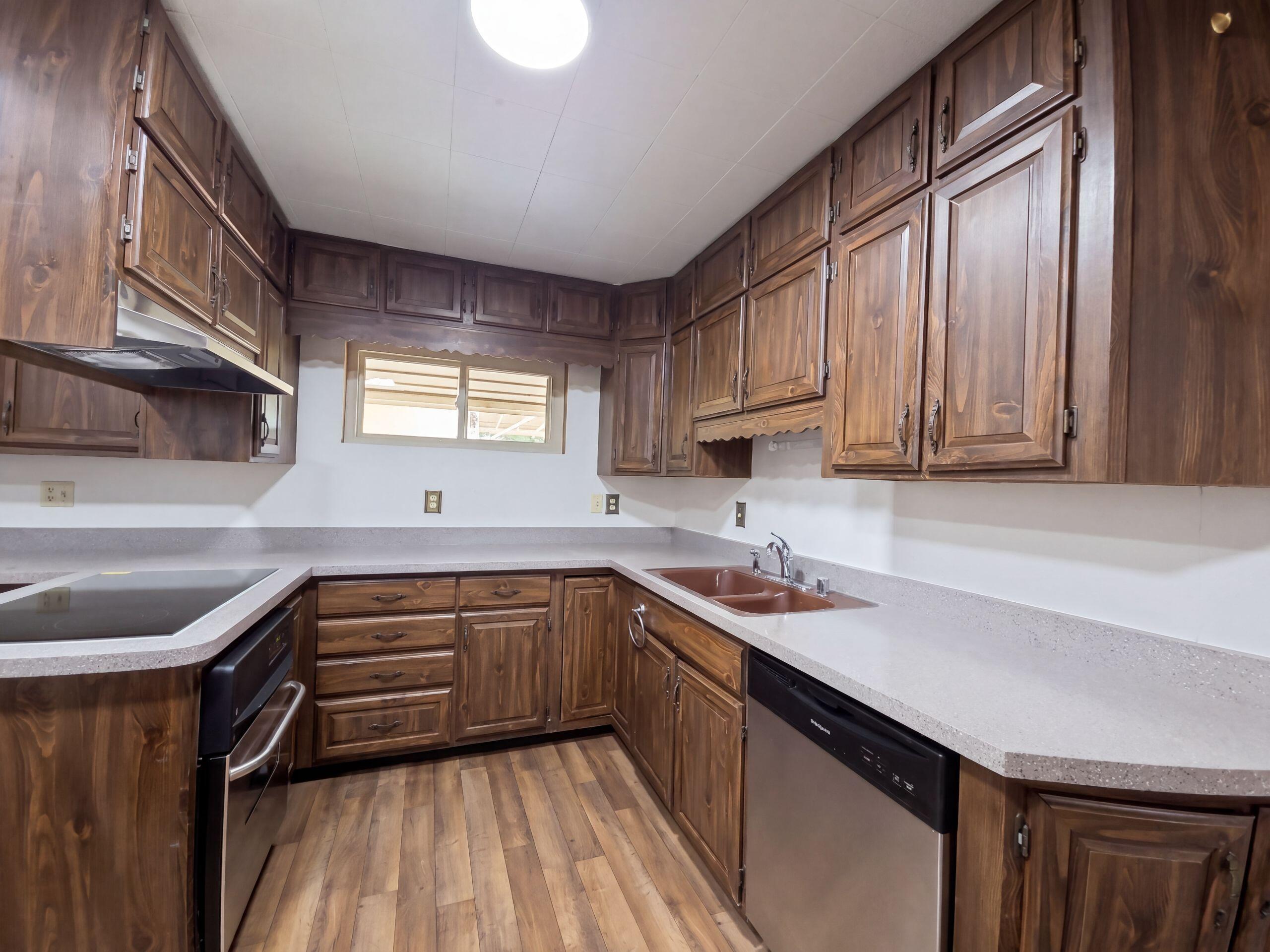 Photo 12 — 9222 Aztec Road NE