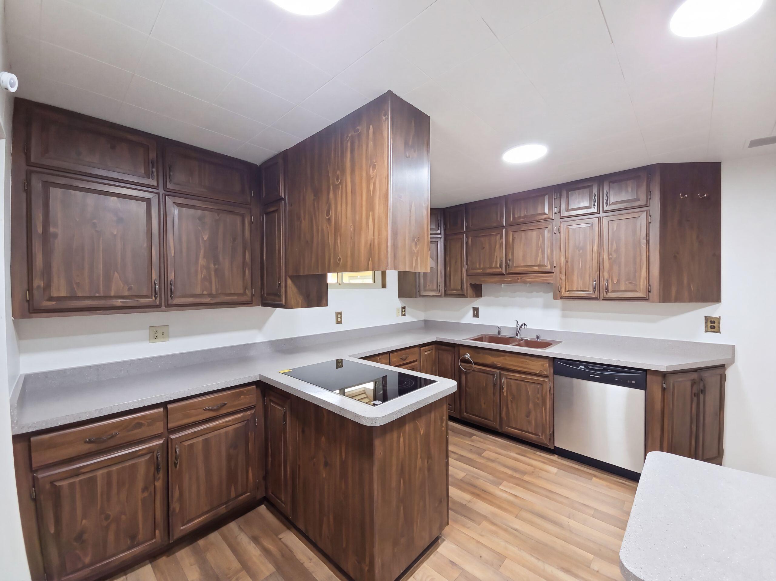 Photo 11 — 9222 Aztec Road NE
