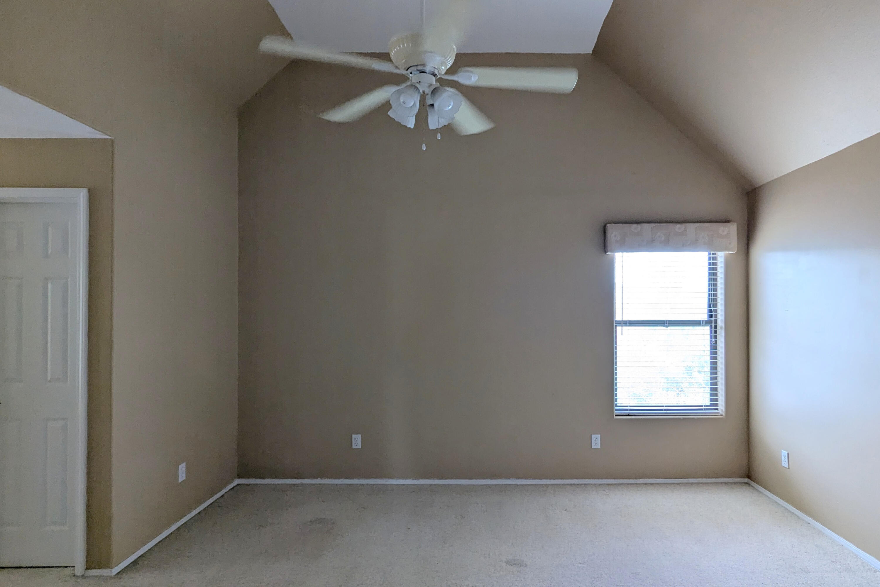 Photo 5 — 4 Quail Run Court