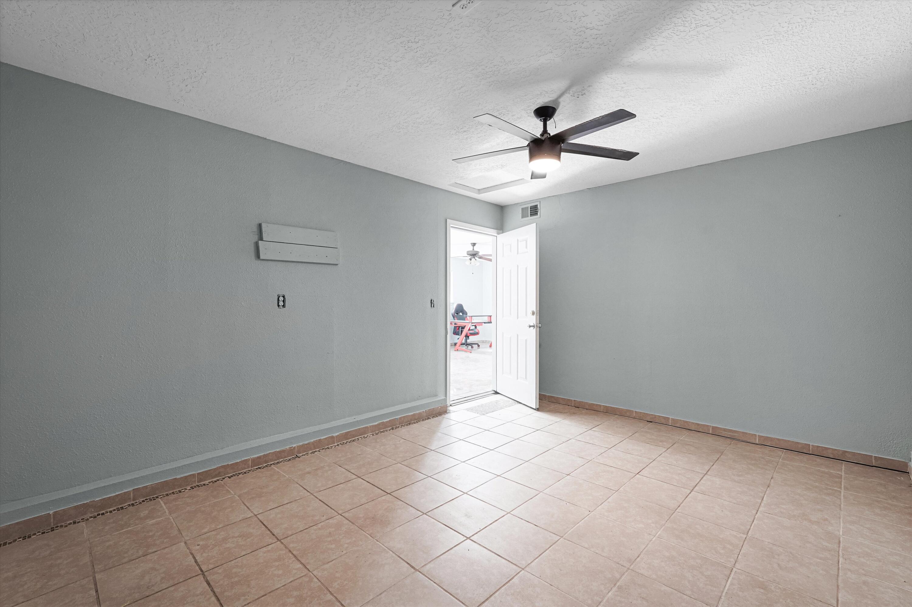 Photo 16 — 6427 Trujillo Road SW