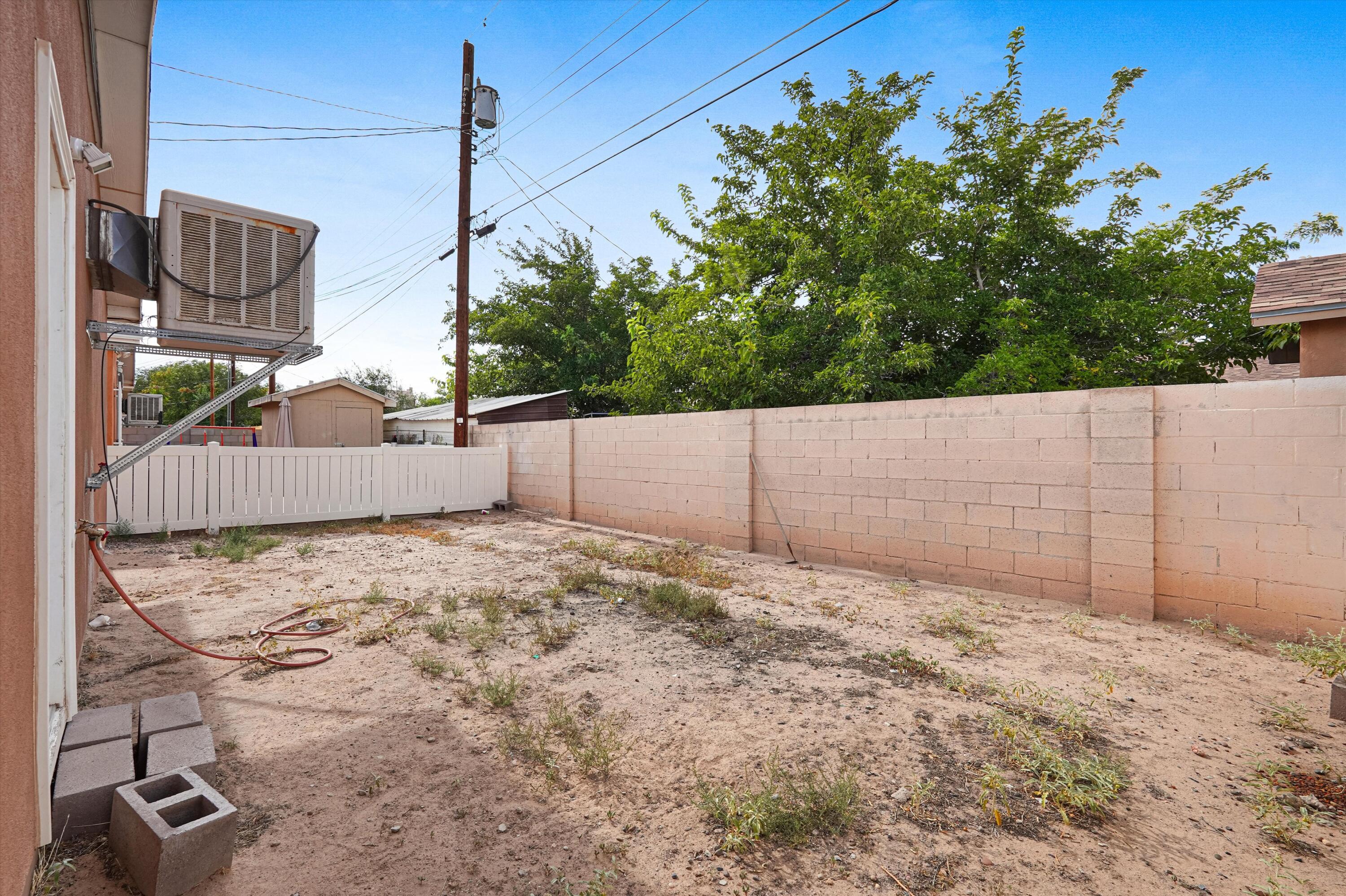 Photo 17 — 6427 Trujillo Road SW