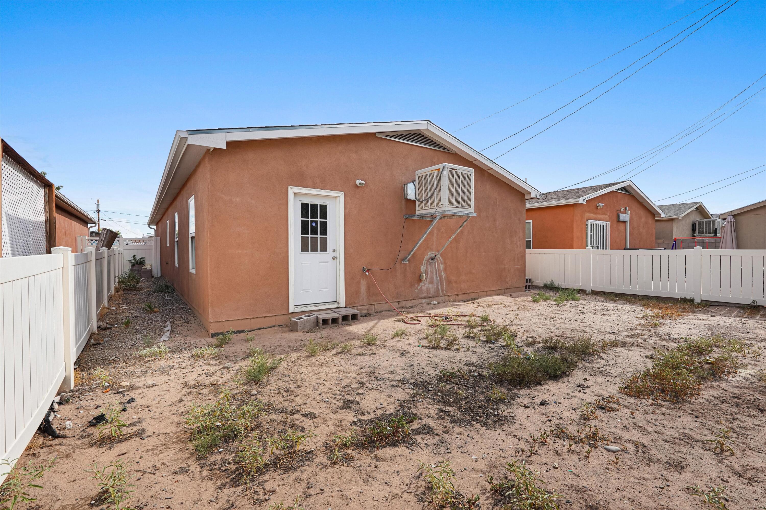 Photo 18 — 6427 Trujillo Road SW