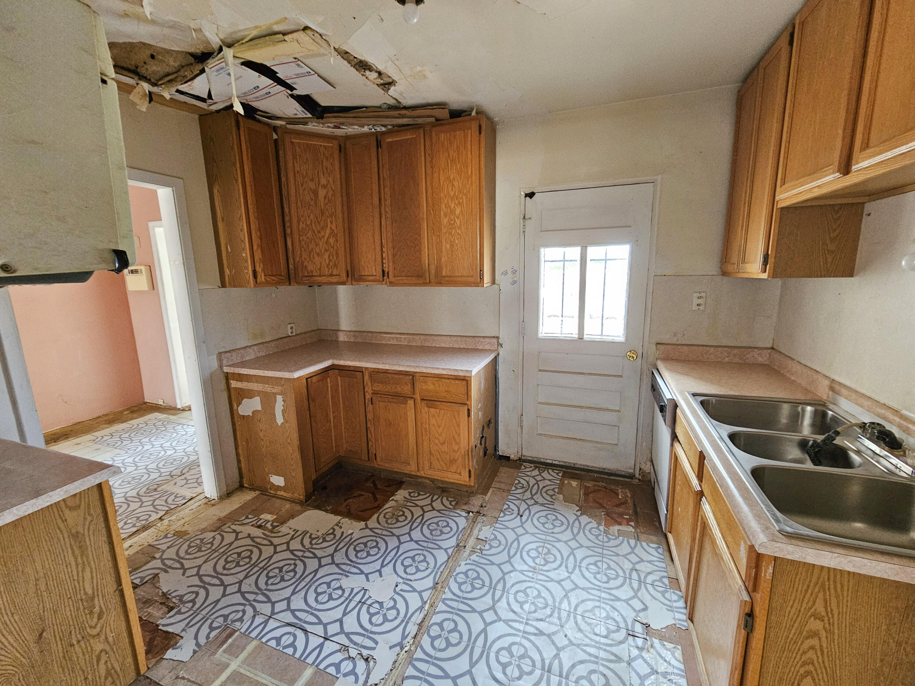 Photo 2 — 2109 Stanford Drive SE