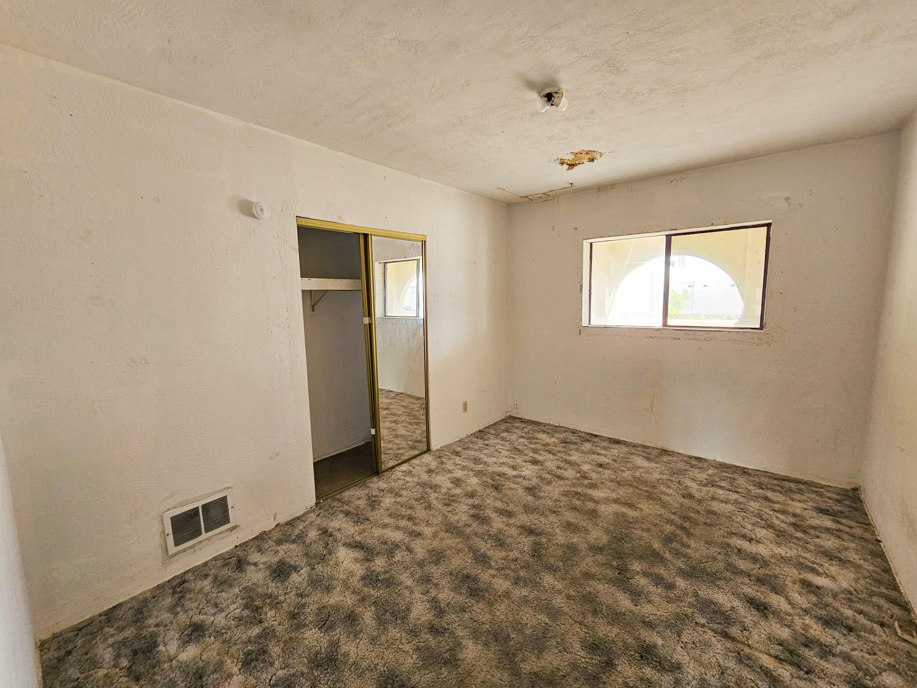 Photo 3 — 2109 Stanford Drive SE