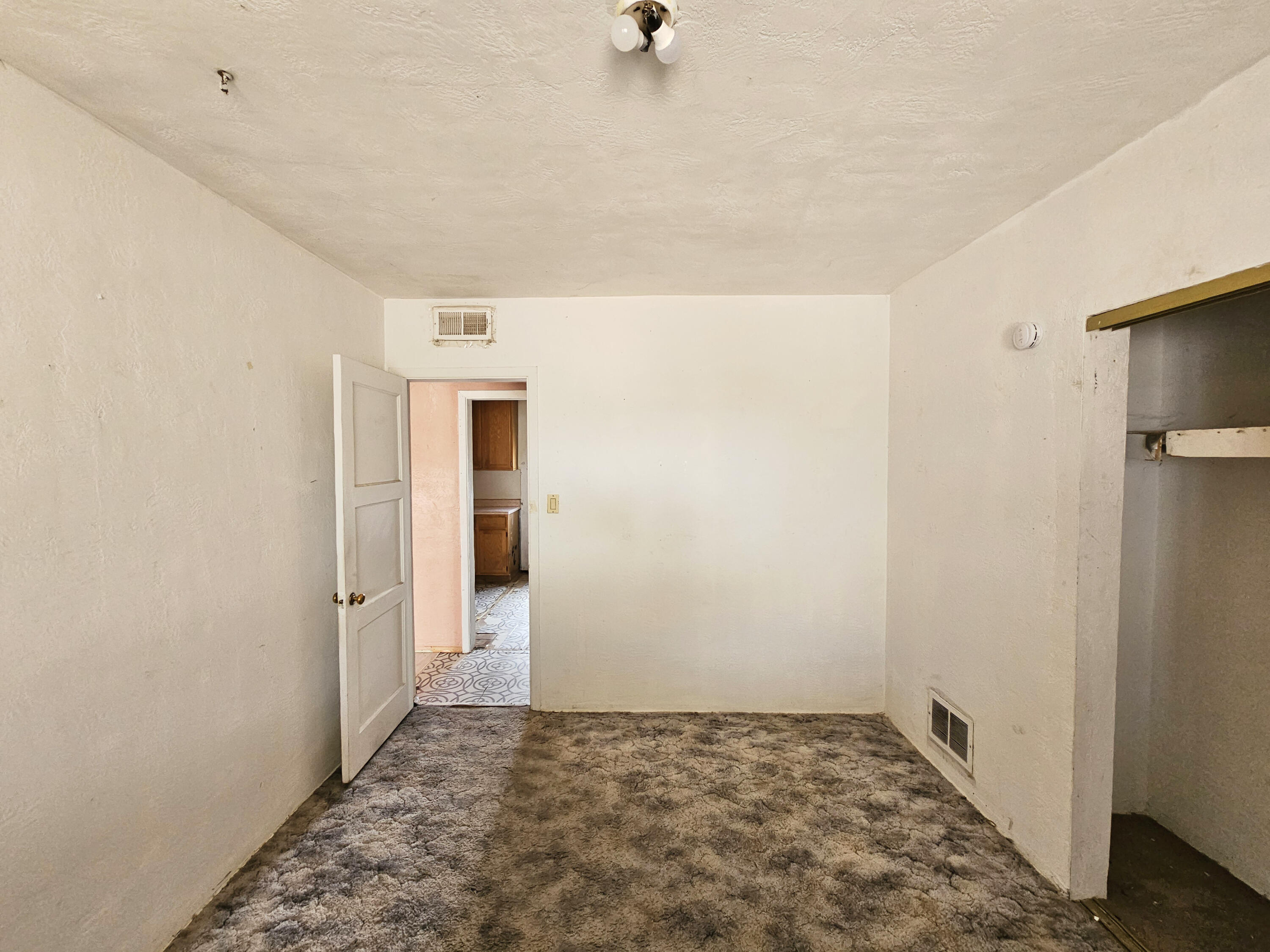 Photo 5 — 2109 Stanford Drive SE