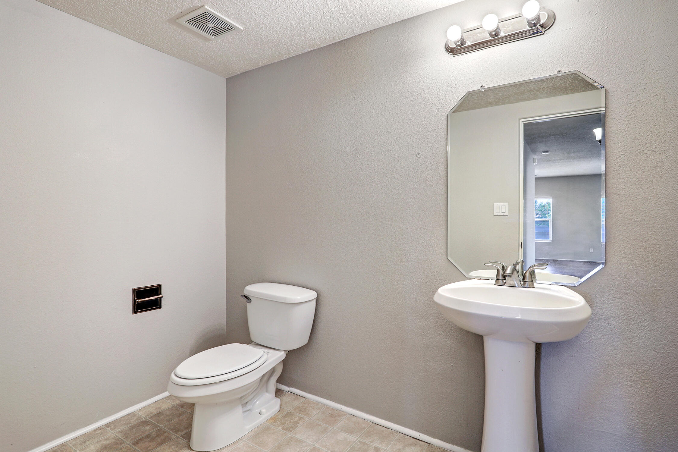 Photo 18 — 10400 Toscana Street NW