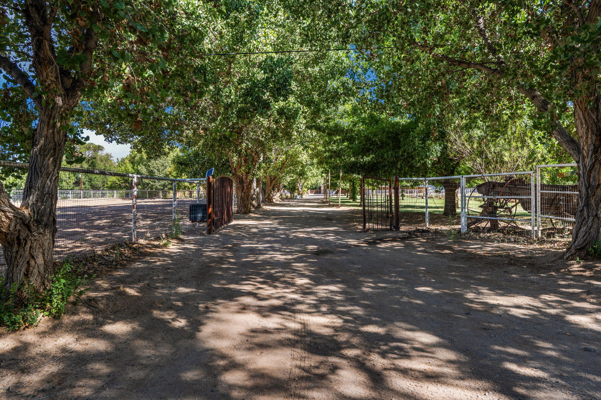 99 Molina Road, Peralta, NM 87042