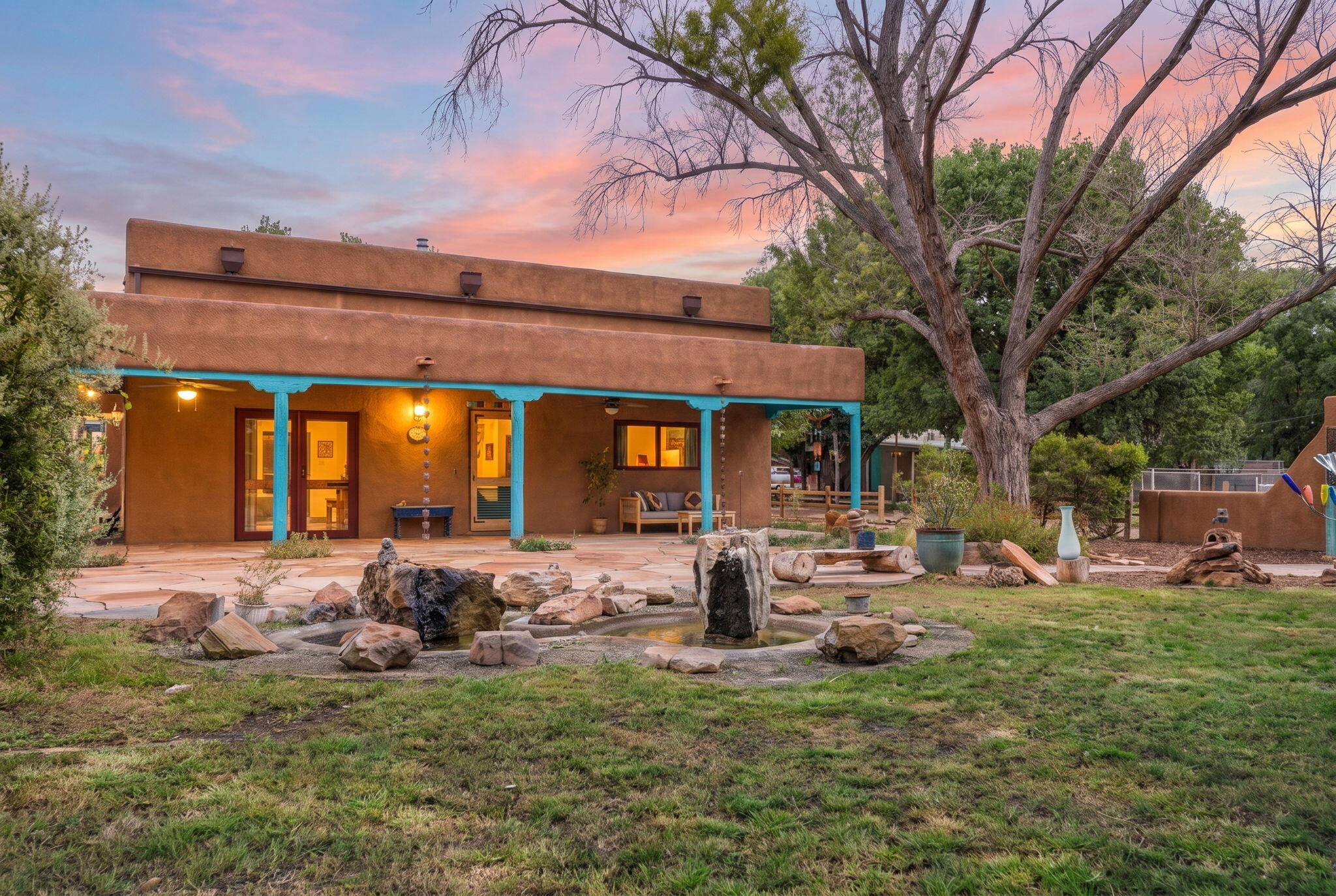 99 Molina Road, Peralta, NM 87042