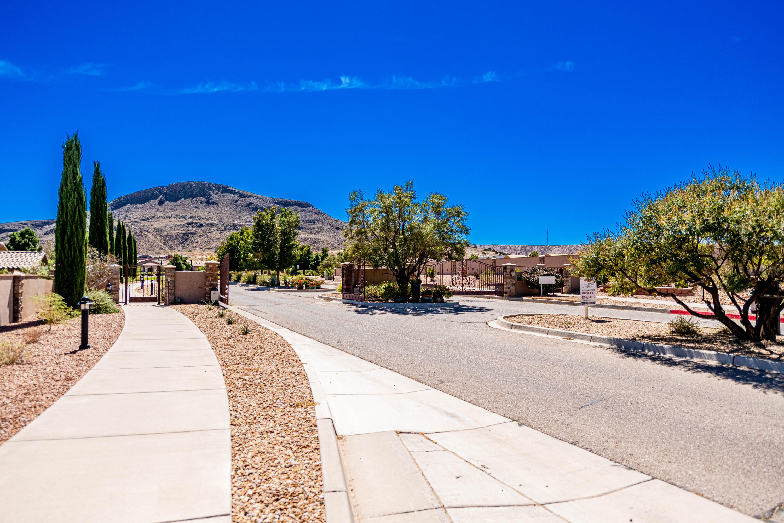 Photo 2 — 240 Rio Chama Circle SW