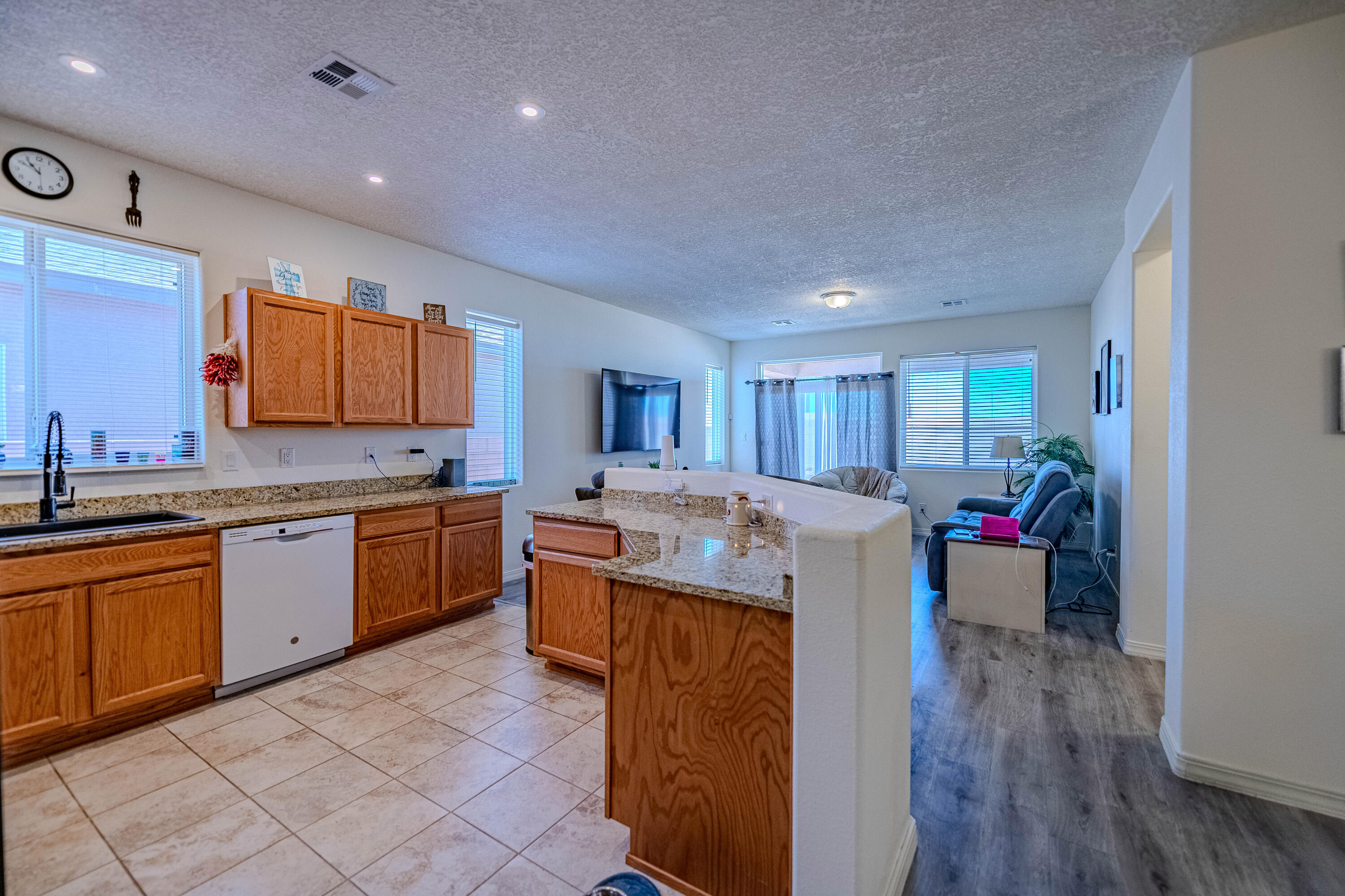 Photo 20 — 240 Rio Chama Circle SW