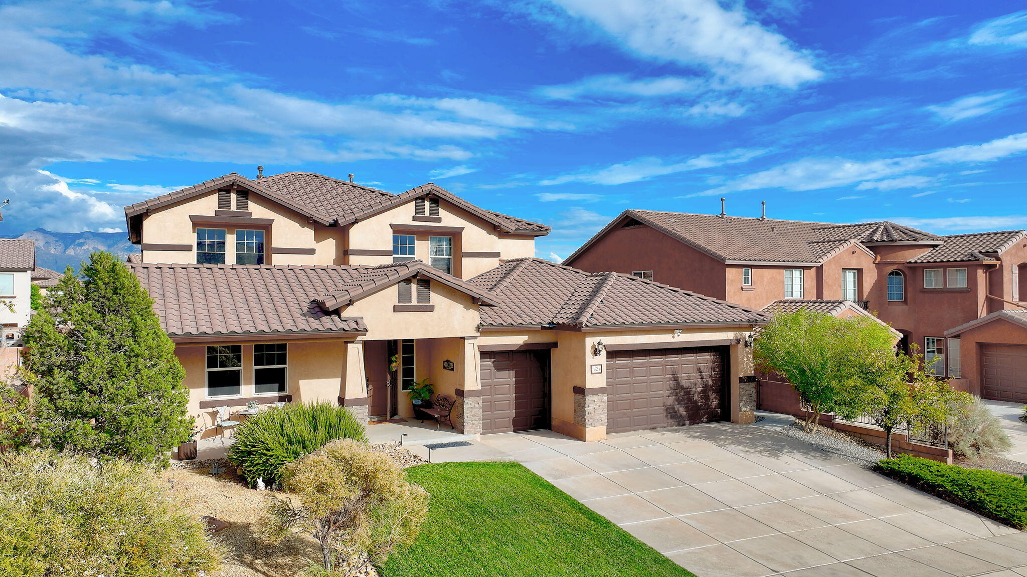 42 Los Miradores Drive NE