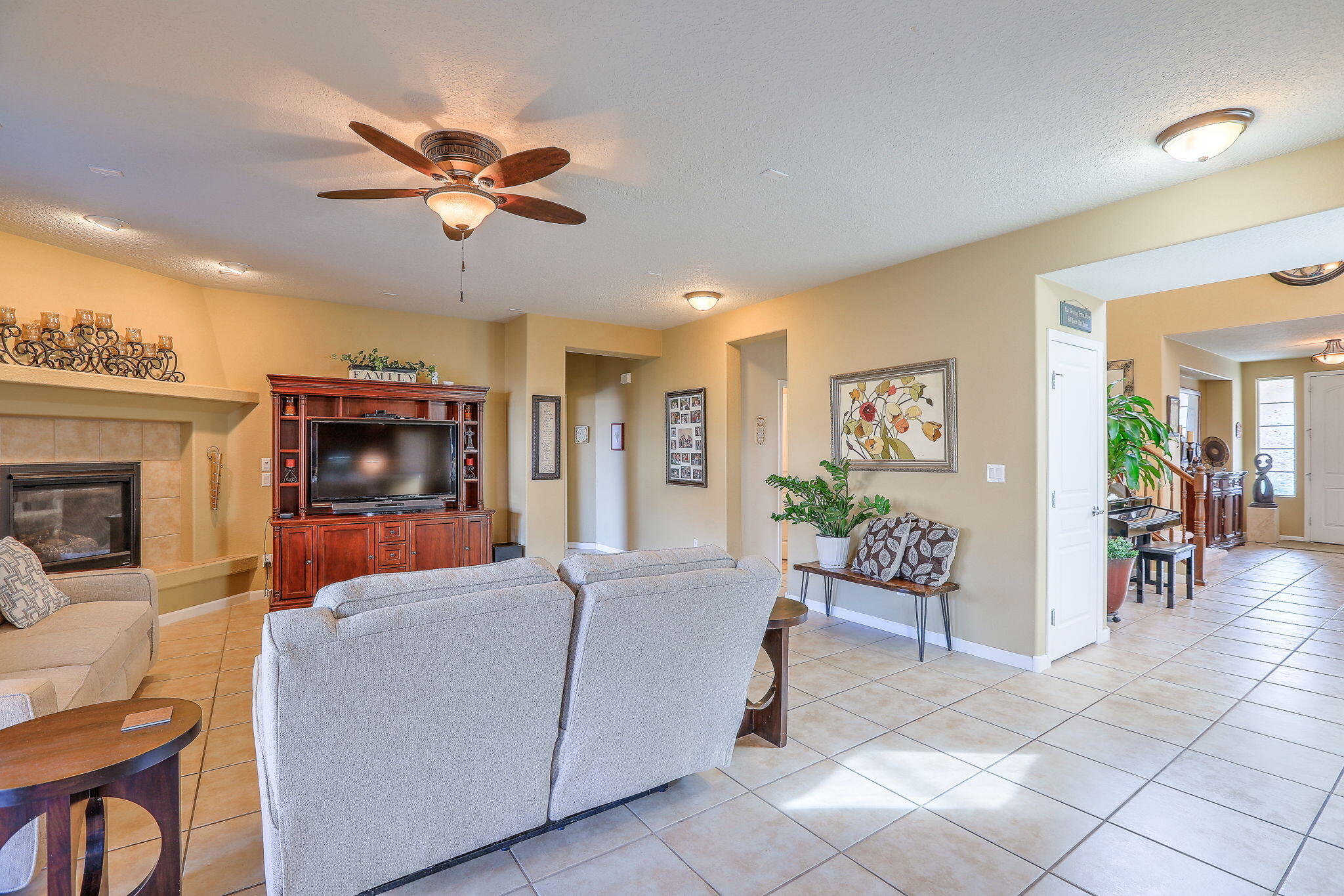 Photo 2 — 42 Los Miradores Drive NE