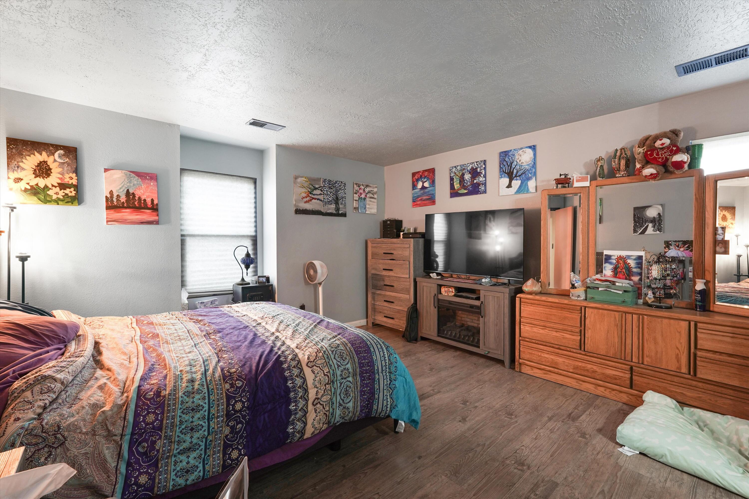 Photo 3 — 451 Stallion Road SE