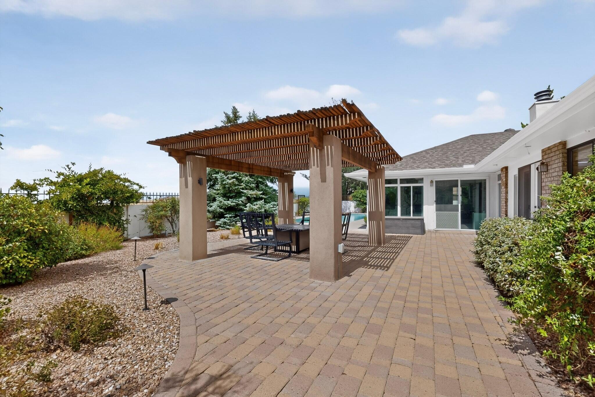 Photo 17 — 705 Navarra Way SE