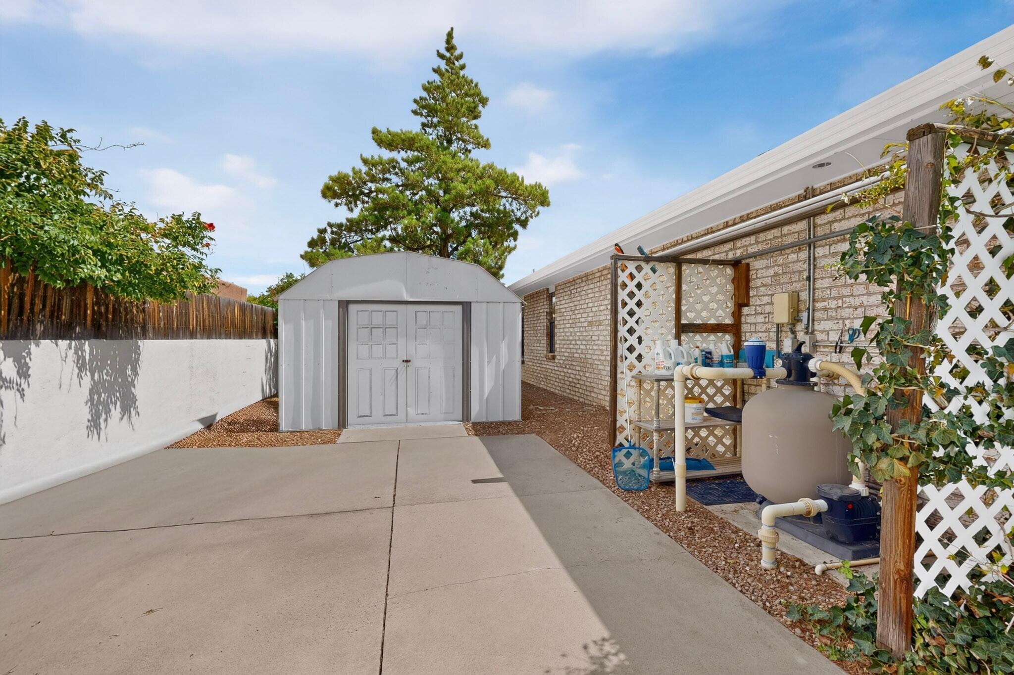 Photo 4 — 705 Navarra Way SE