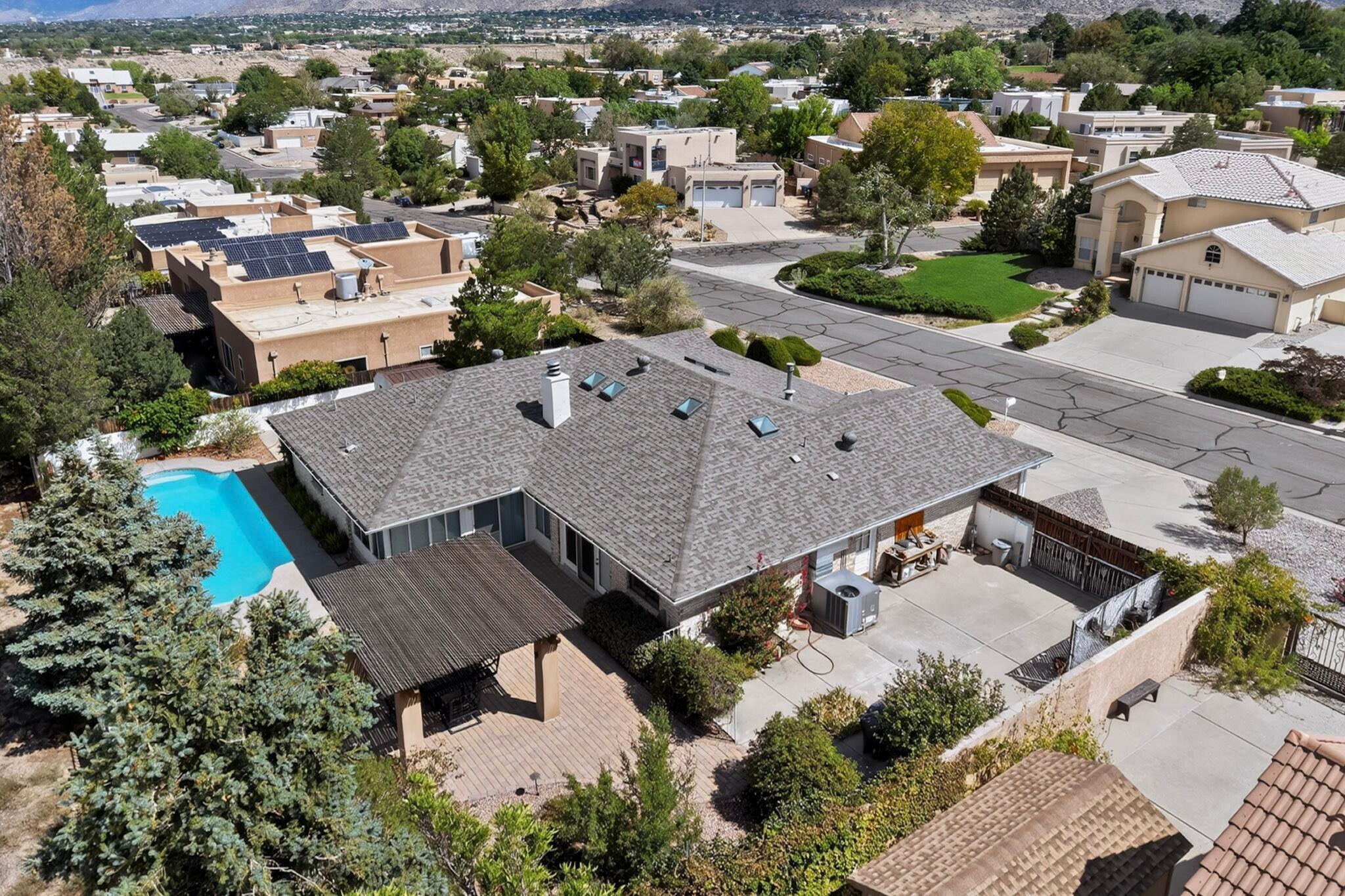 Photo 7 — 705 Navarra Way SE