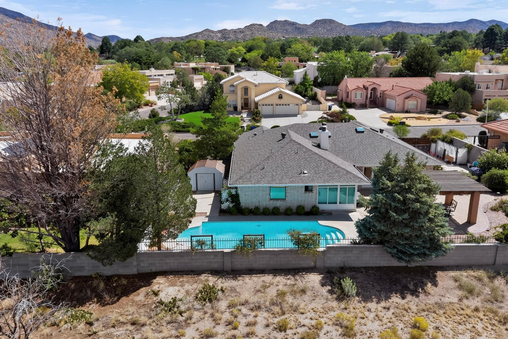 Photo 9 — 705 Navarra Way SE