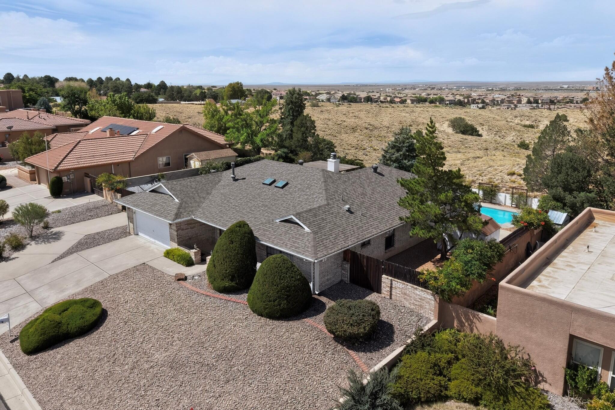 Photo 14 — 705 Navarra Way SE