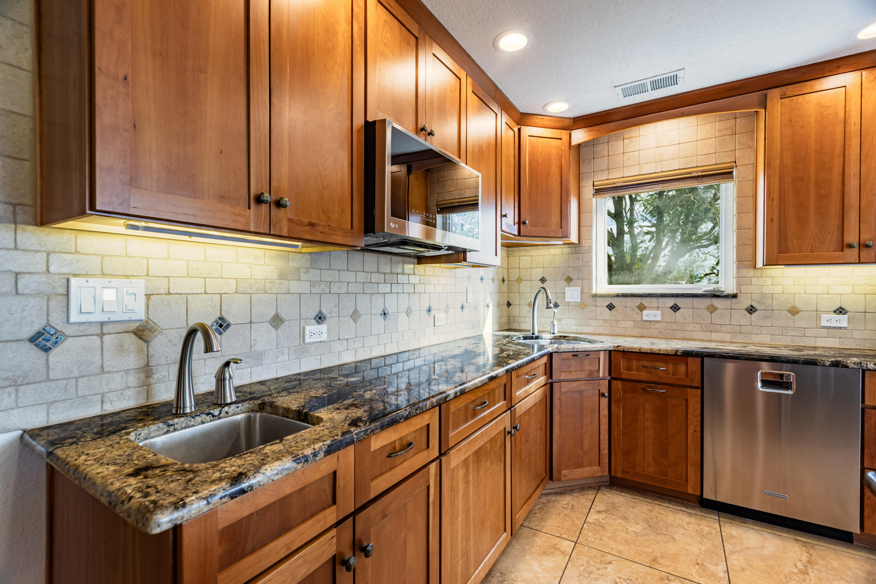 Photo 16 — 1805 33rd Street SE
