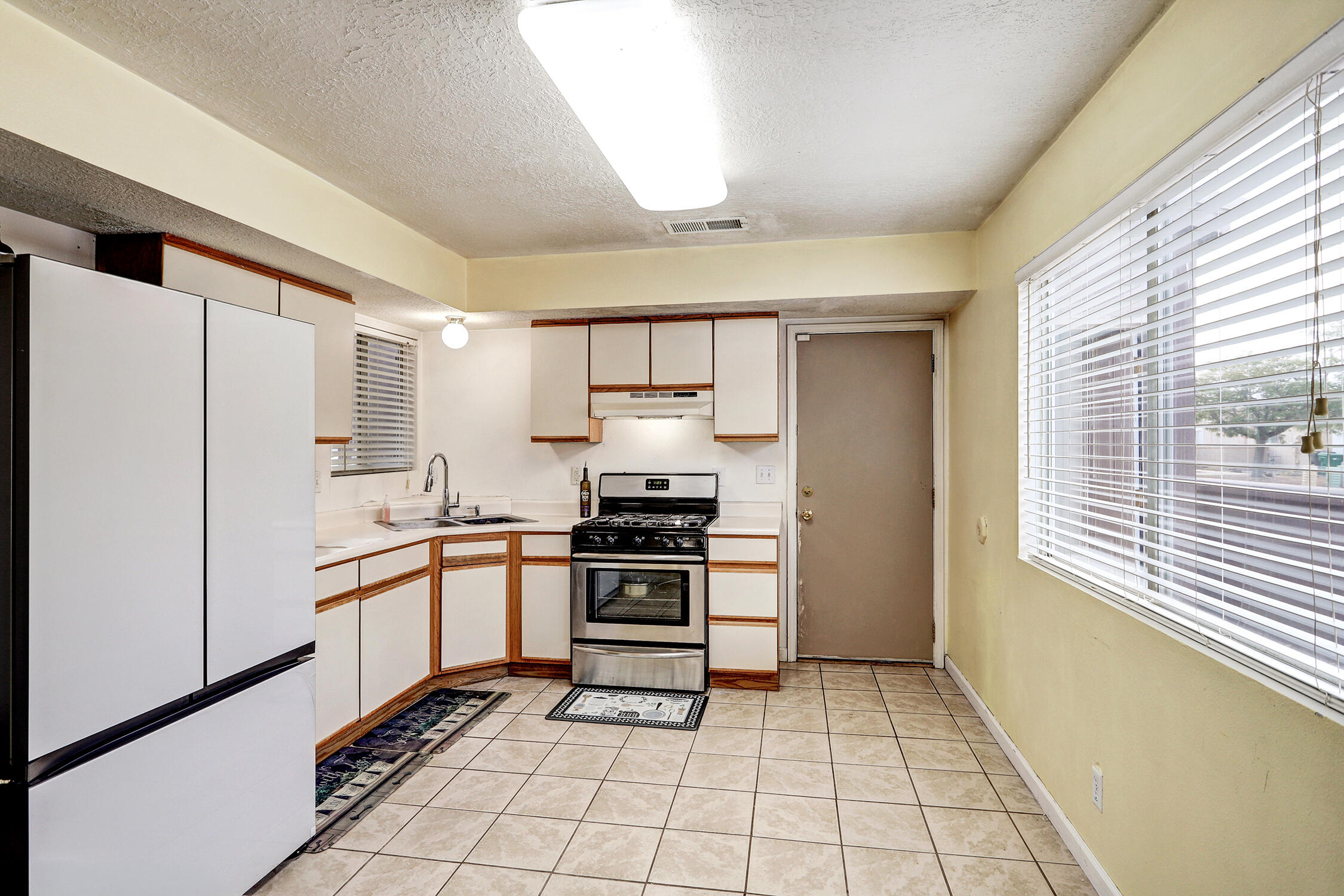 Photo 18 — 2176 High Desert Circle NE