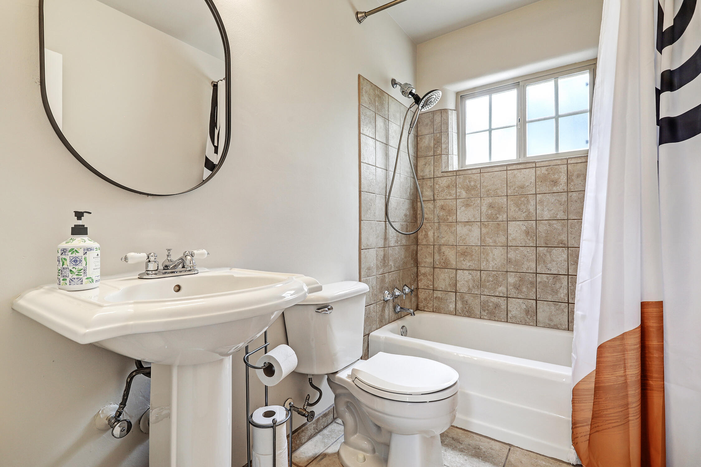 Photo 13 — 420 Manzano Street NE