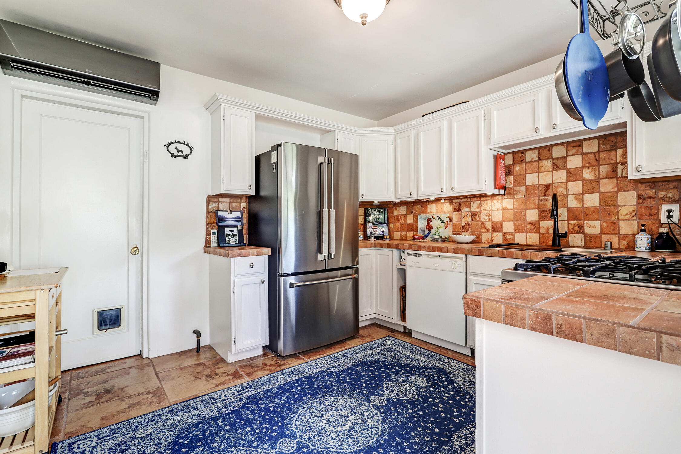 Photo 5 — 420 Manzano Street NE
