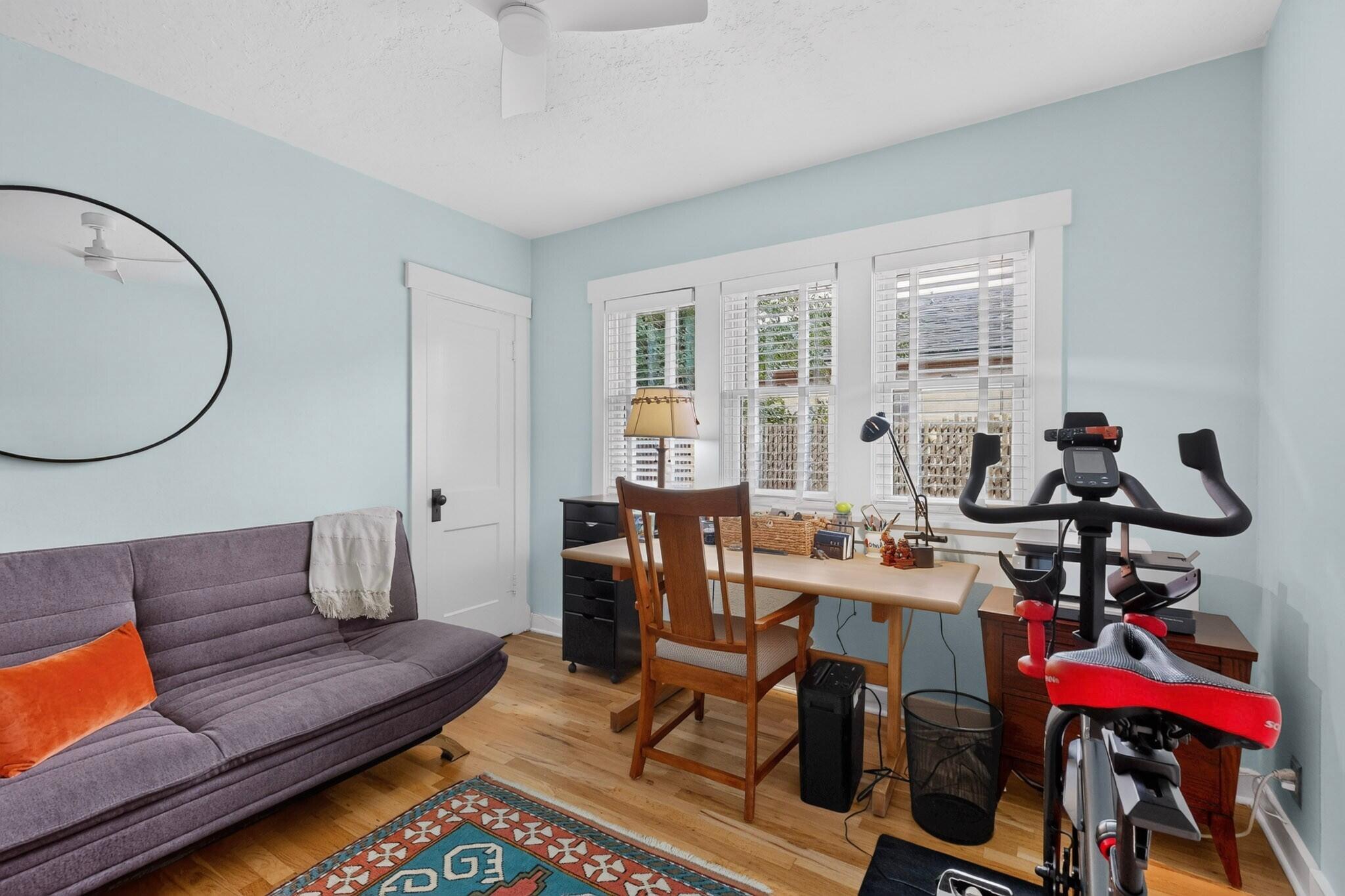 Photo 20 — 405 Amherst Drive NE