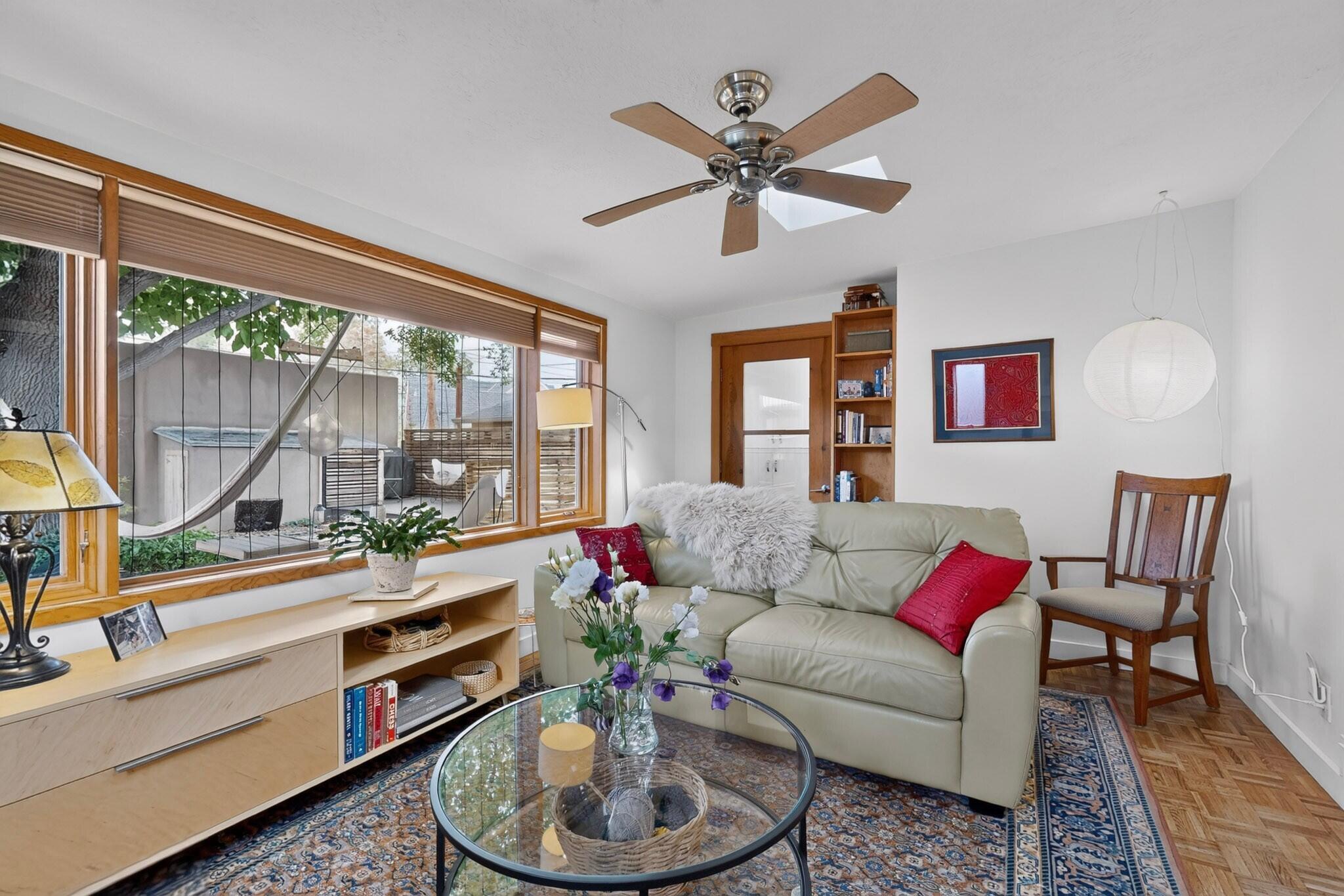 Photo 15 — 405 Amherst Drive NE