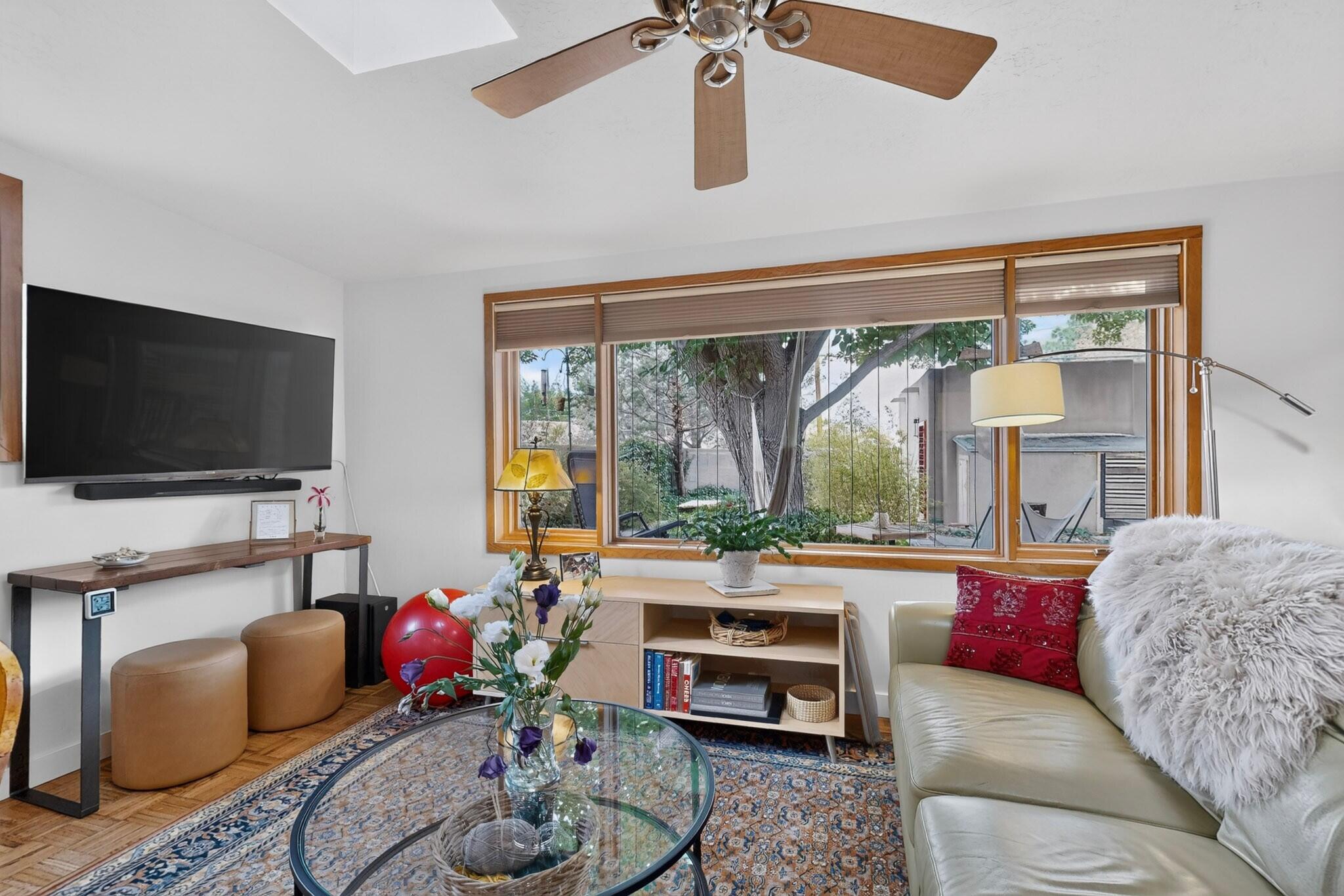 Photo 14 — 405 Amherst Drive NE