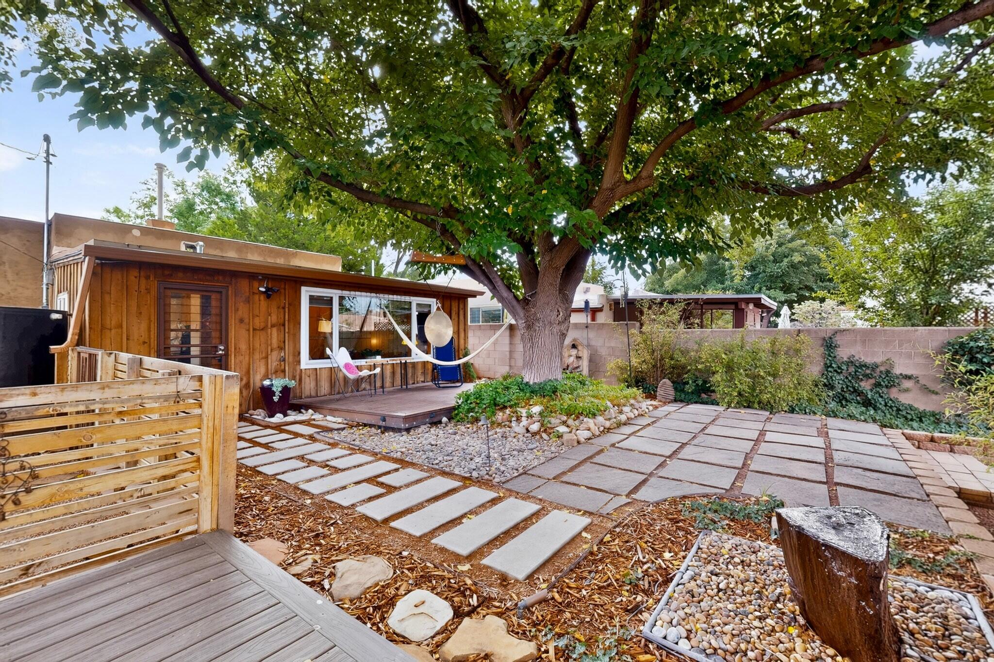 Photo 11 — 405 Amherst Drive NE