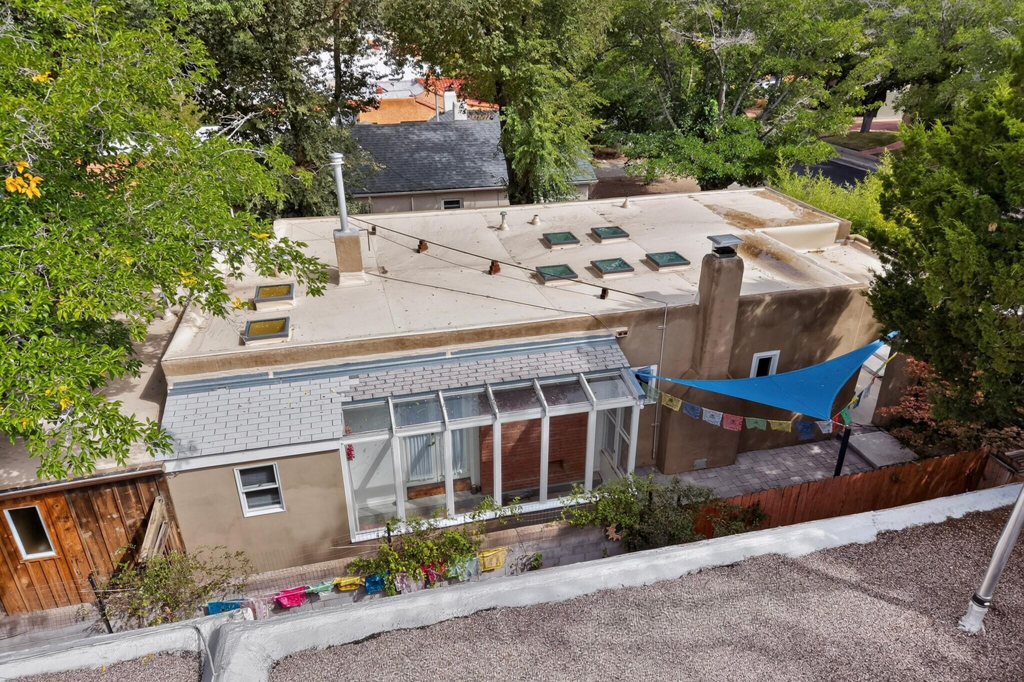 Photo 5 — 405 Amherst Drive NE