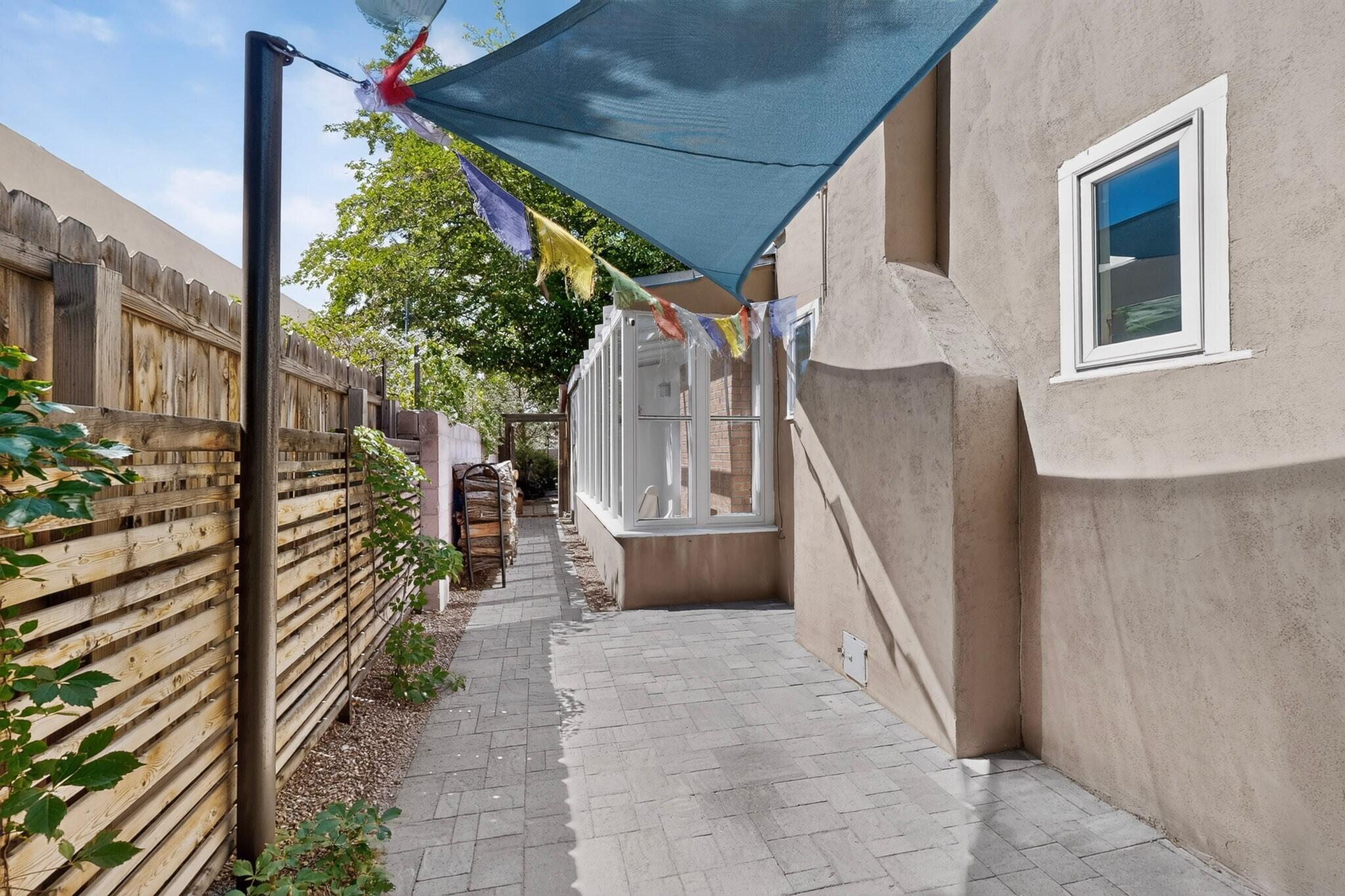 Photo 4 — 405 Amherst Drive NE