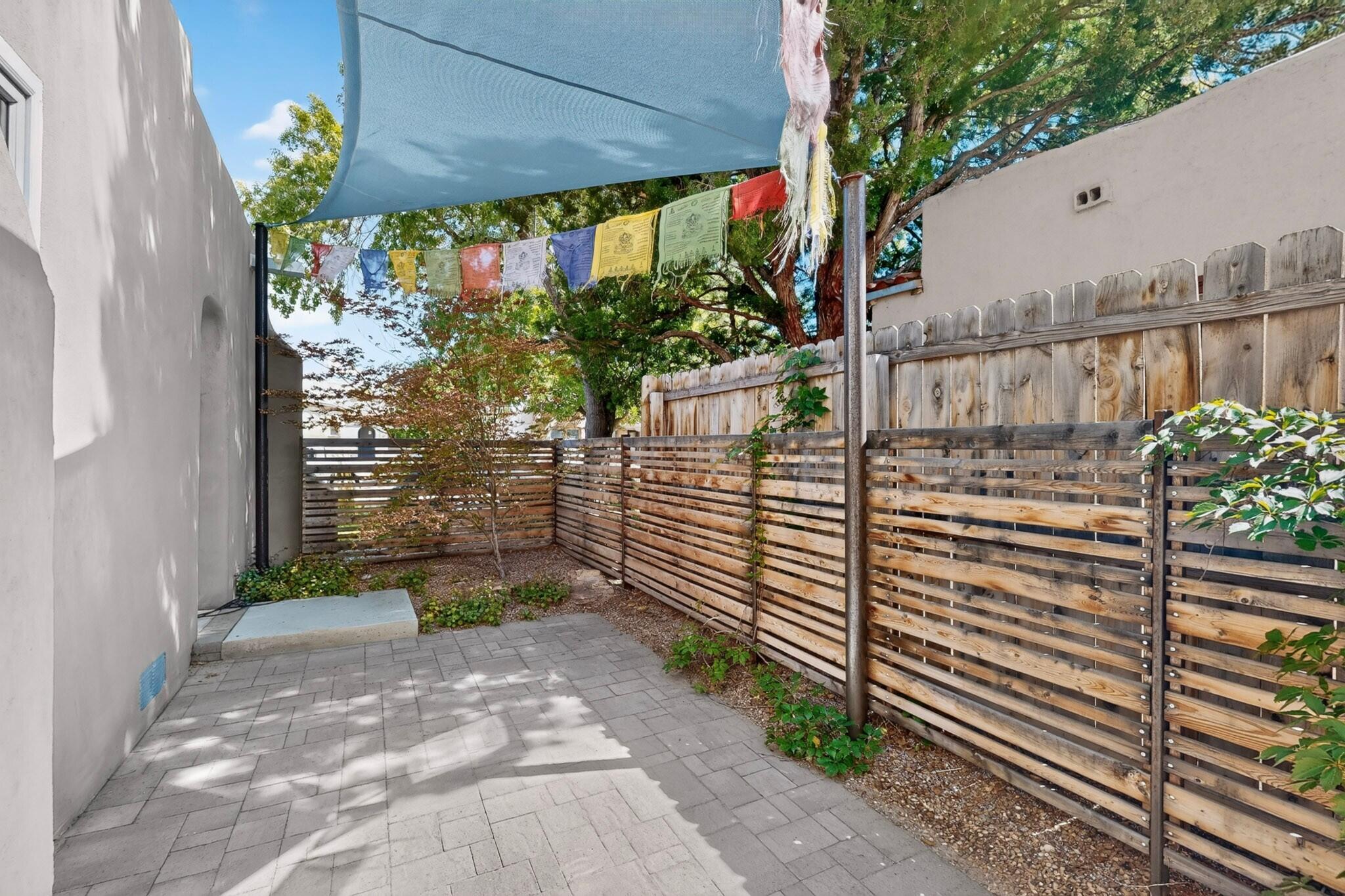 Photo 3 — 405 Amherst Drive NE