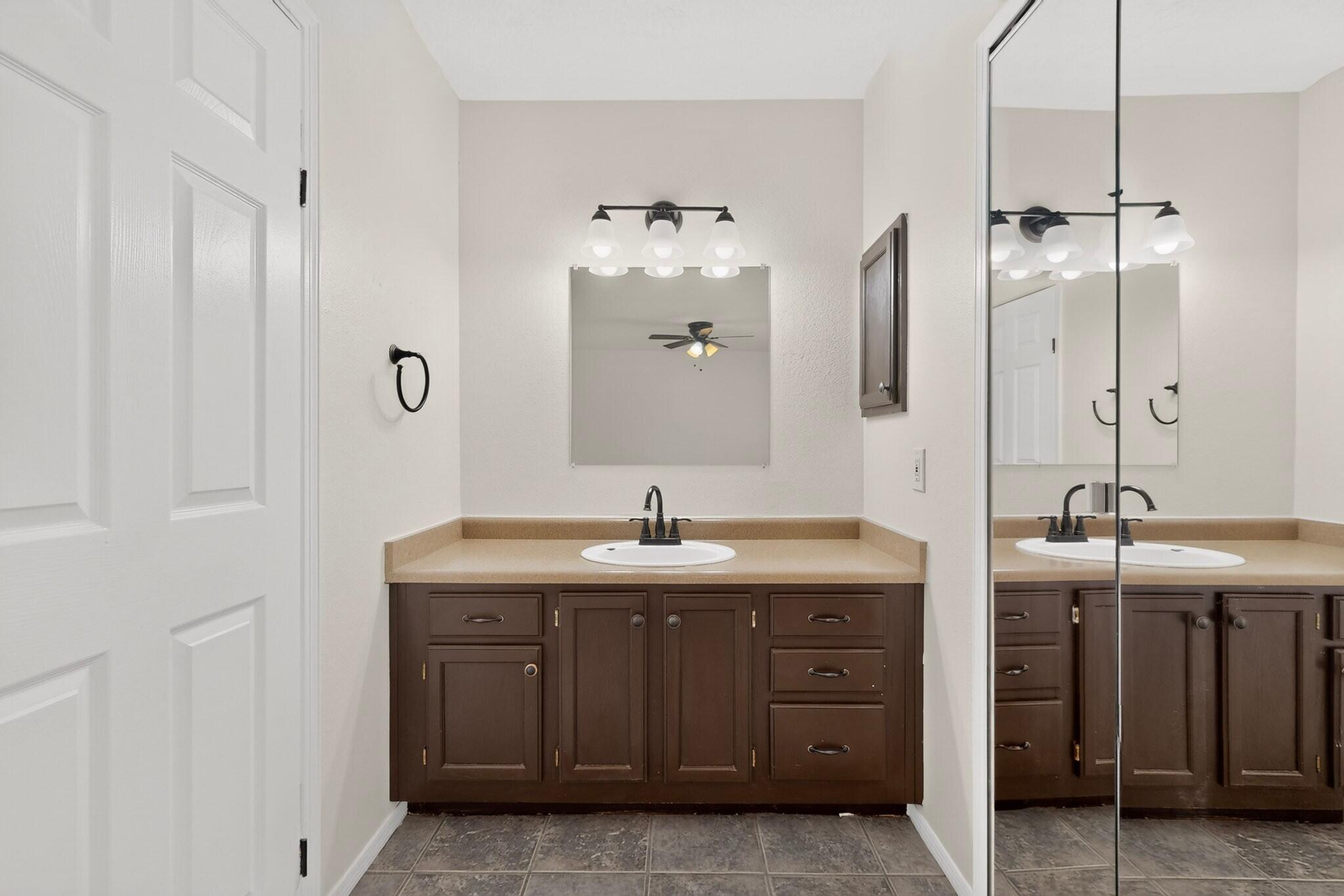 Photo 18 — 275 Moonstone Drive NE