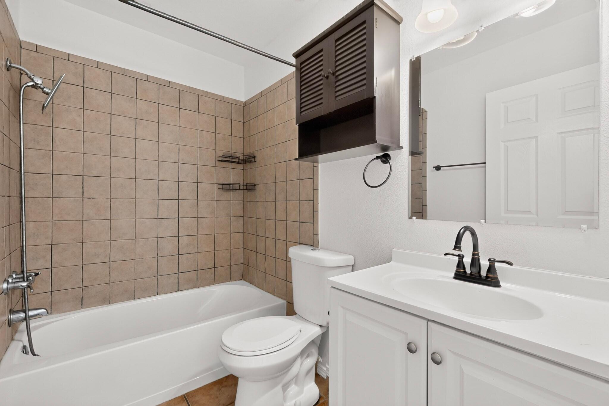 Photo 13 — 275 Moonstone Drive NE