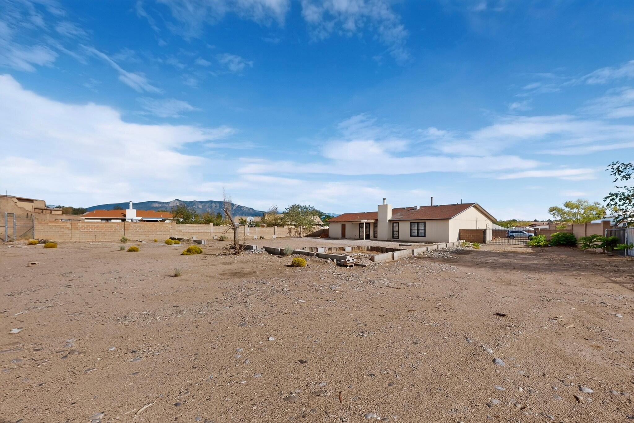 Photo 9 — 275 Moonstone Drive NE