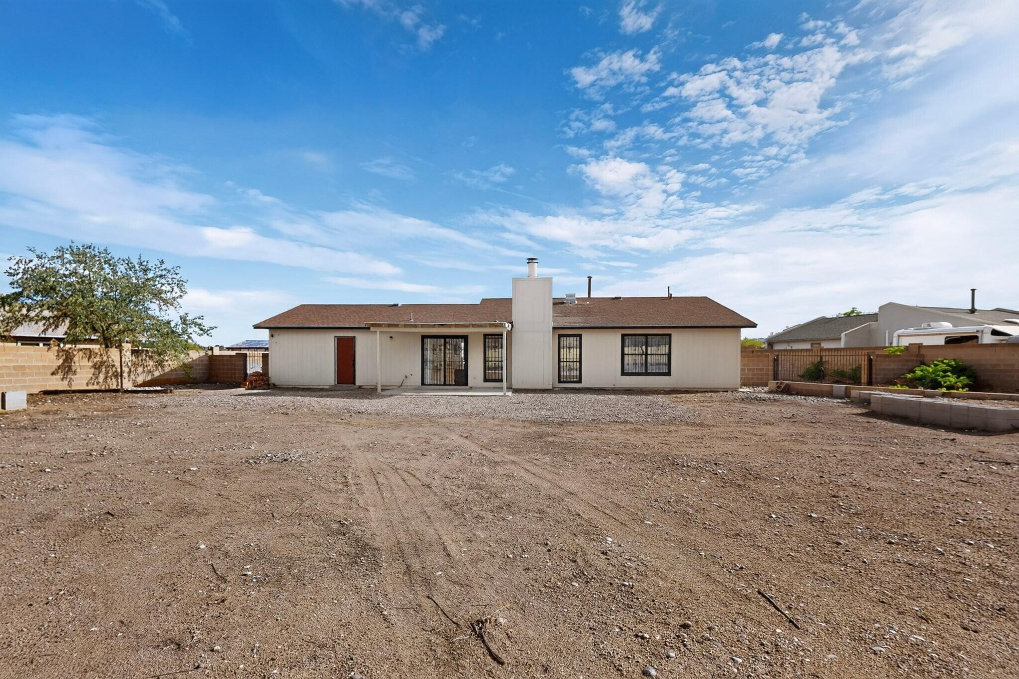 Photo 3 — 275 Moonstone Drive NE