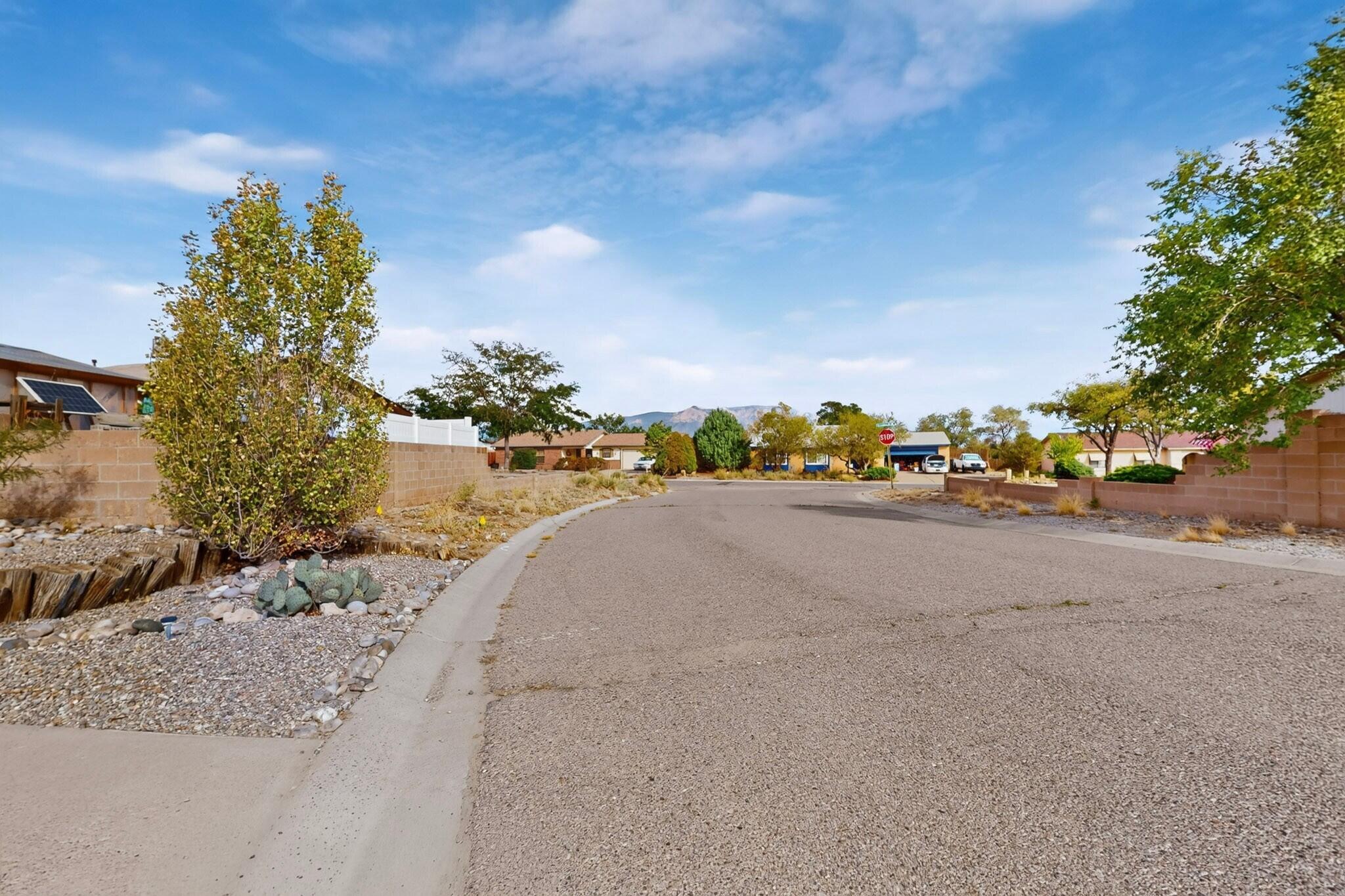 Photo 2 — 275 Moonstone Drive NE